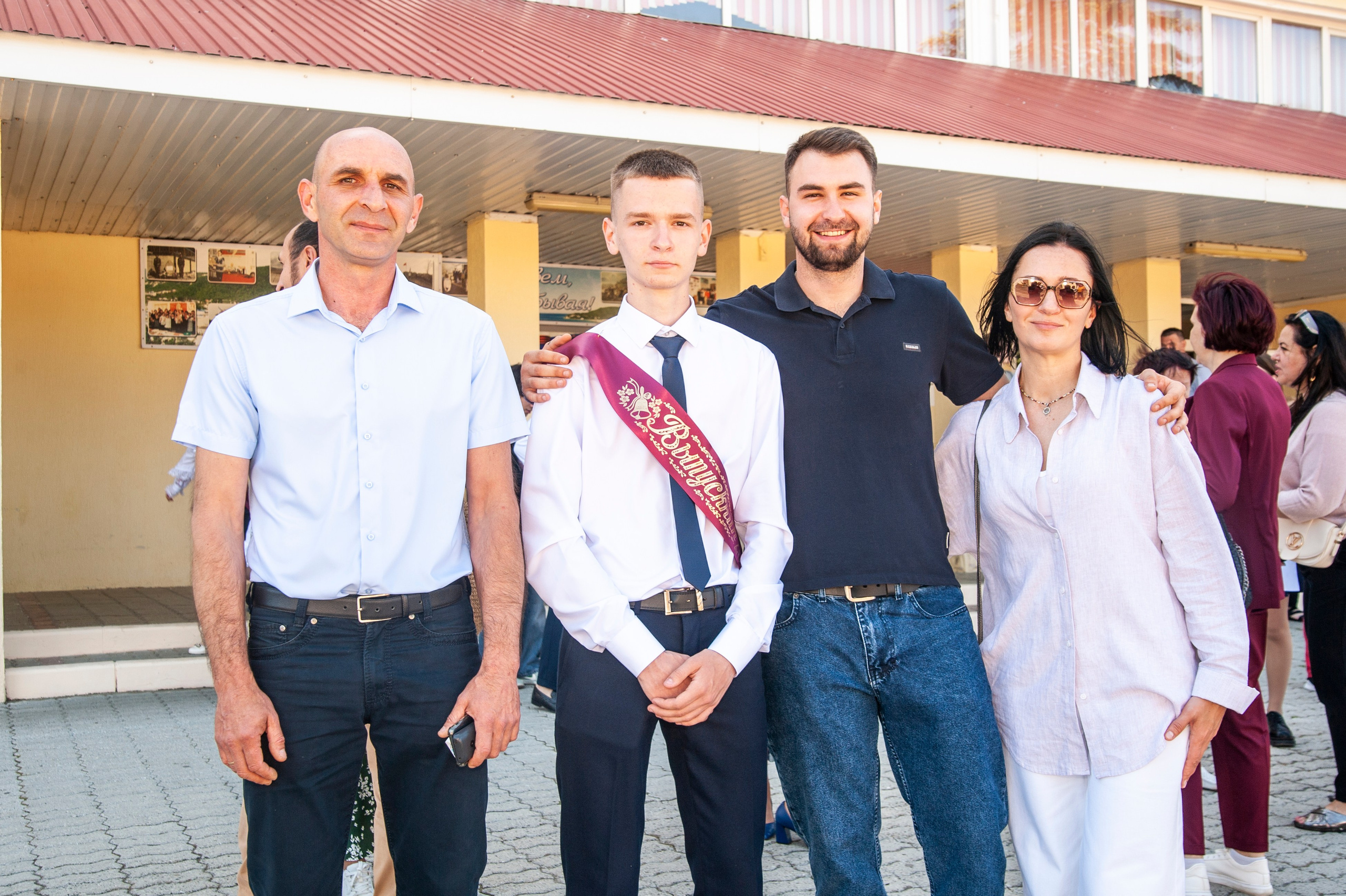 Последний Звонок МАОУ СОШ № 17 им. Эдуарда Есаяна — Архипо-Осиповка. Свадебный и семейный фотограф Денис Лукьянов в Краснодаре, Краснодарском крае и Республике Крым