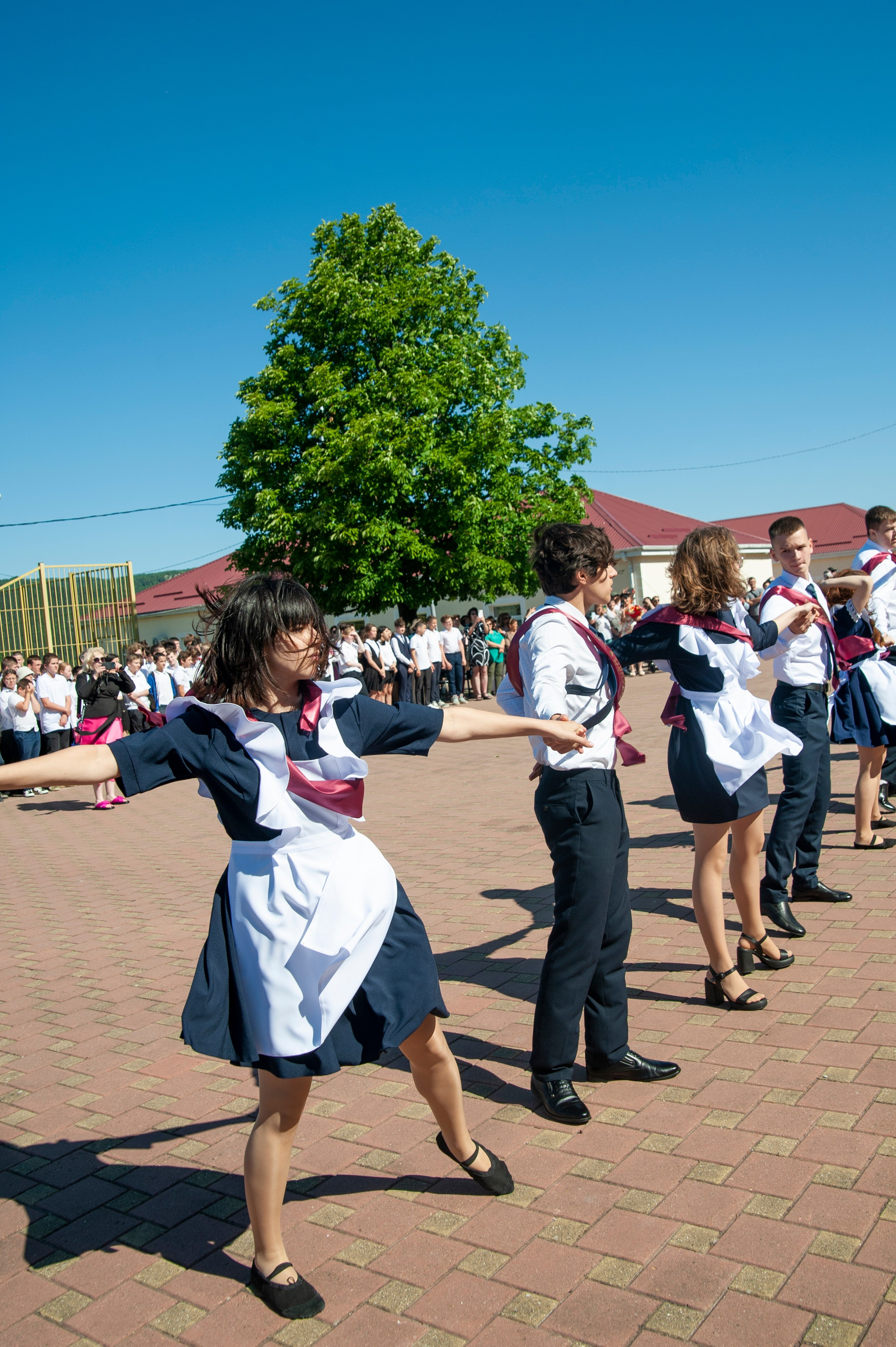 Последний Звонок МАОУ СОШ № 17 им. Эдуарда Есаяна — Архипо-Осиповка. Свадебный и семейный фотограф Денис Лукьянов в Краснодаре, Краснодарском крае и Республике Крым