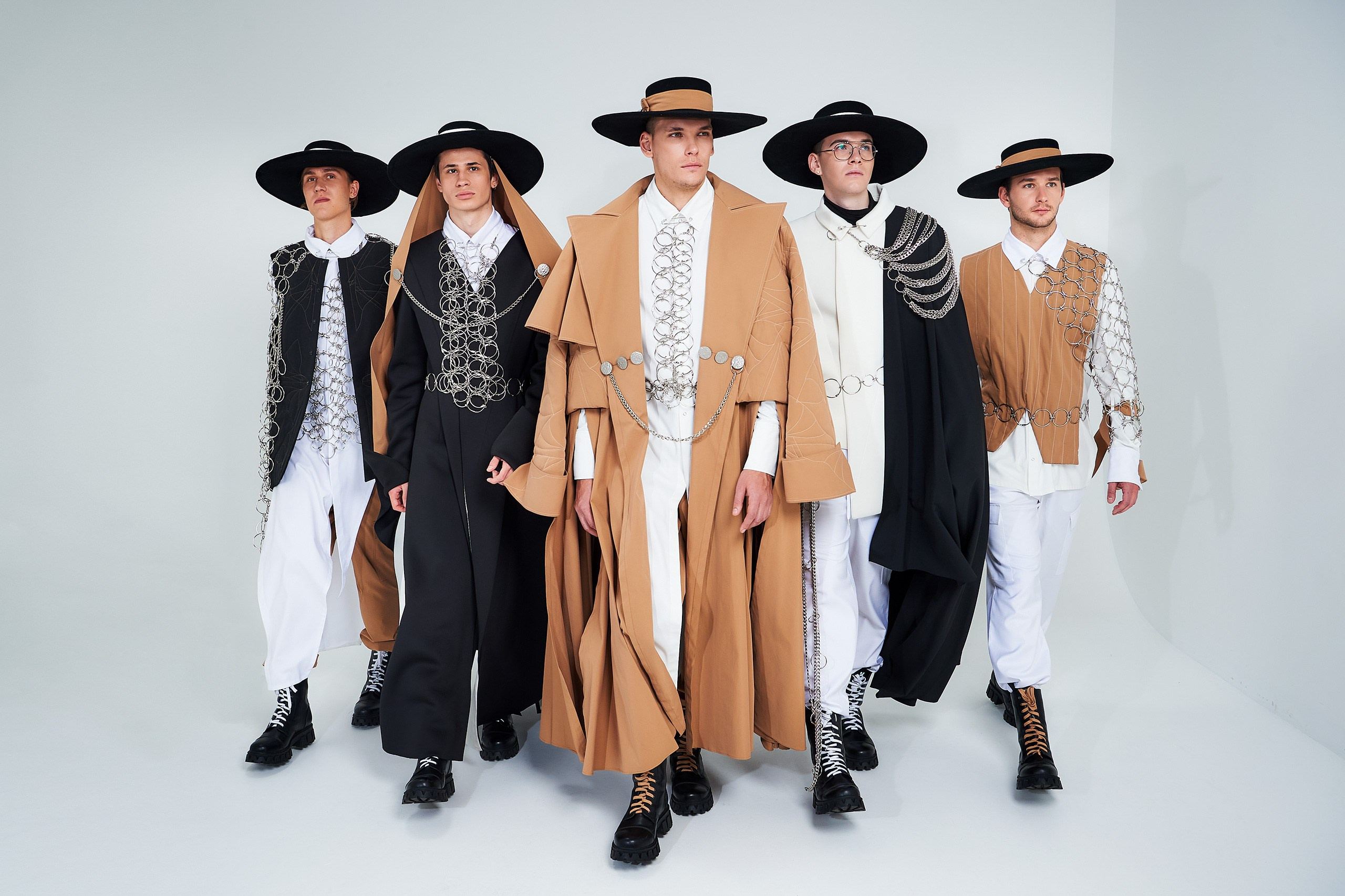 Съёмка одежды. Репортаж, деловой портрет, мобильная фотостудия с моментальной печатью