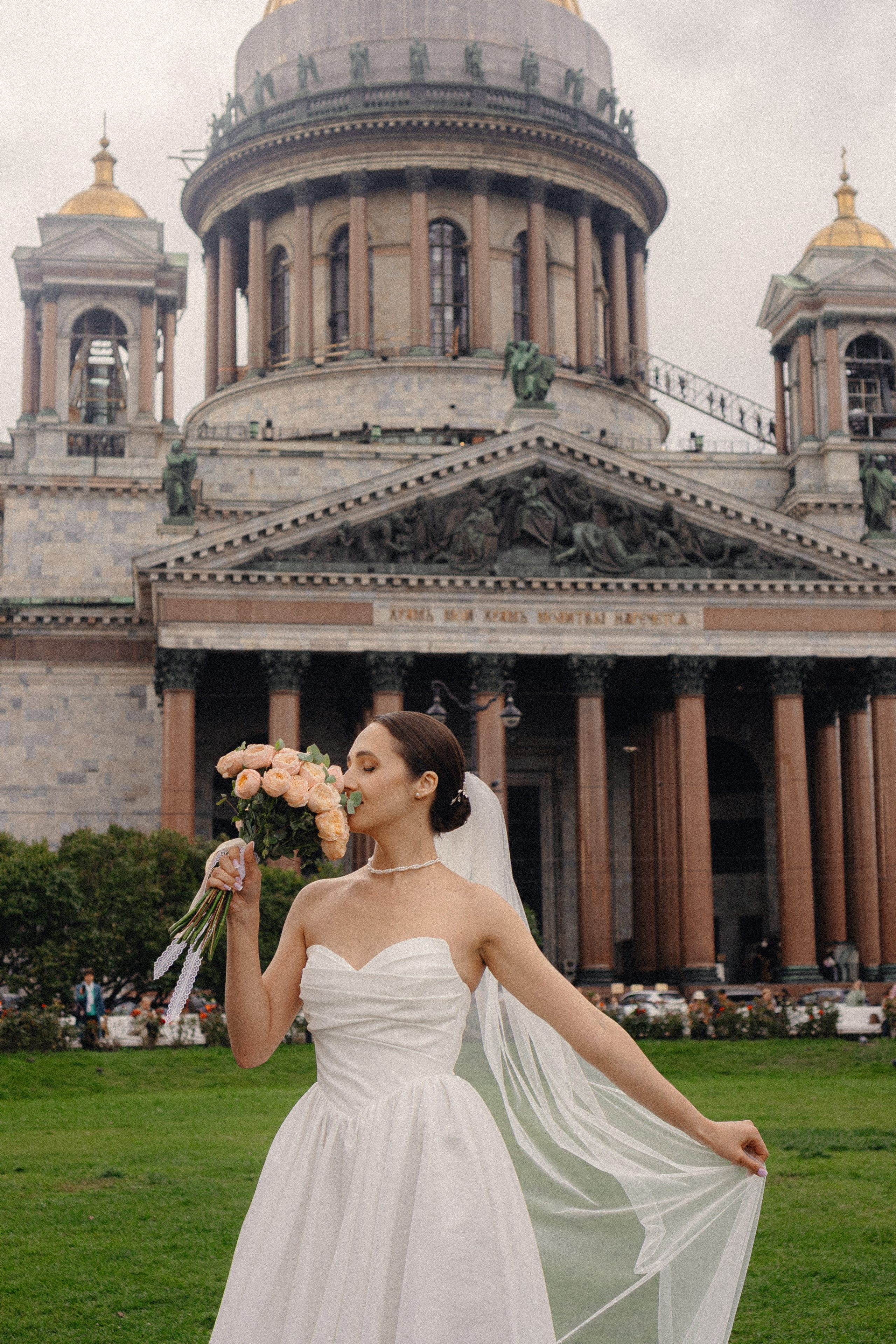 СВАДЕБНАЯ ПРОГУЛКА В САНТК-ПЕТЕРБУРГЕ (ИСАКИЕВСКИЙ СОБОР, ЗИМНЯЯ КАНАВКА, ЭРМИТАЖ И БОЛЬШАЯ МОРСКАЯ УЛИЦА). Профессиональный фотограф, Санкт-Петербург — Виктория Богомолова