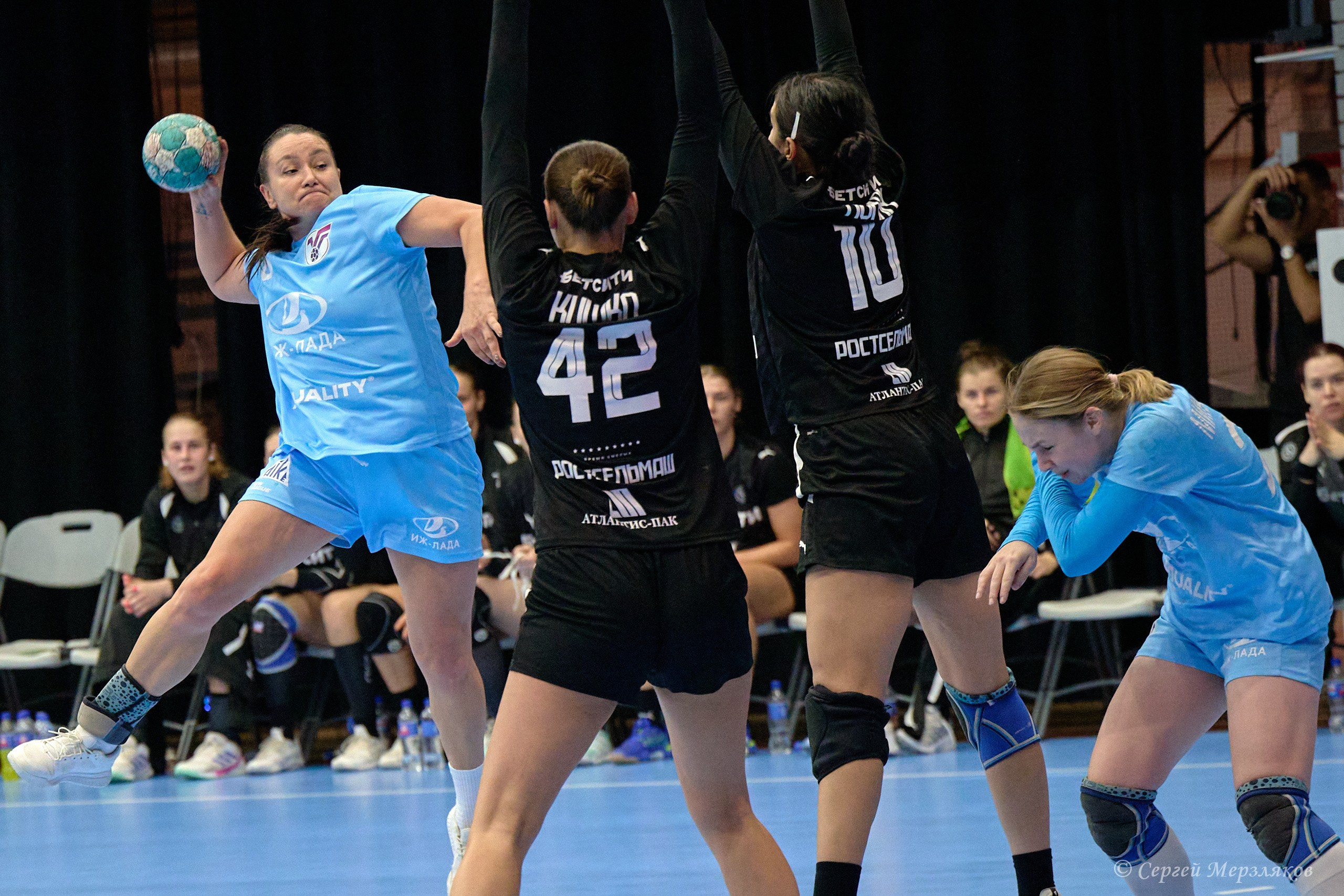 Гандбол. OLIMPBET Суперлига. «Университет» — «Ростов-Дон». Спортивный репортажный фотограф в Ижевске Сергей Мерзляков