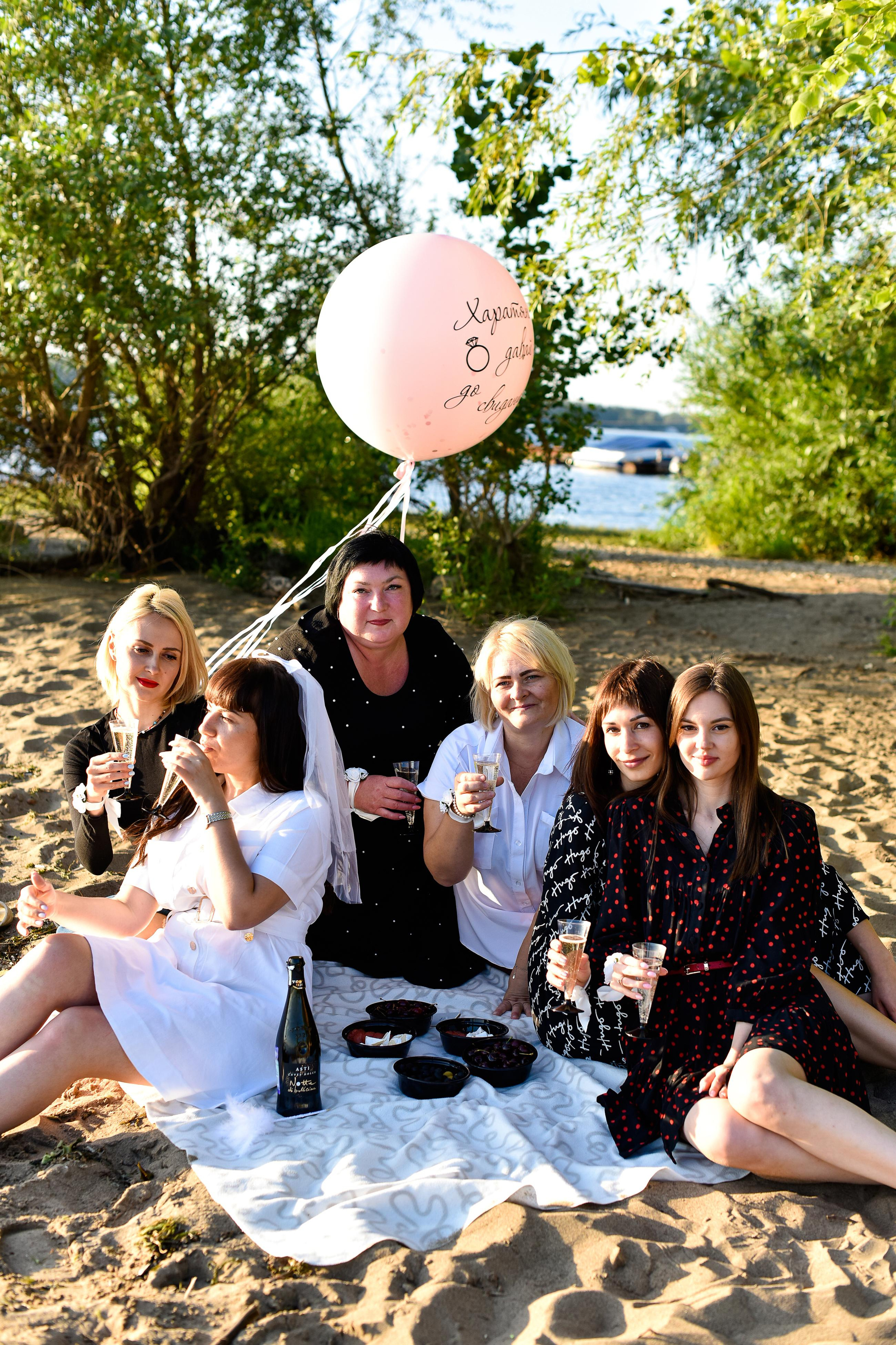 Девичник Лауры