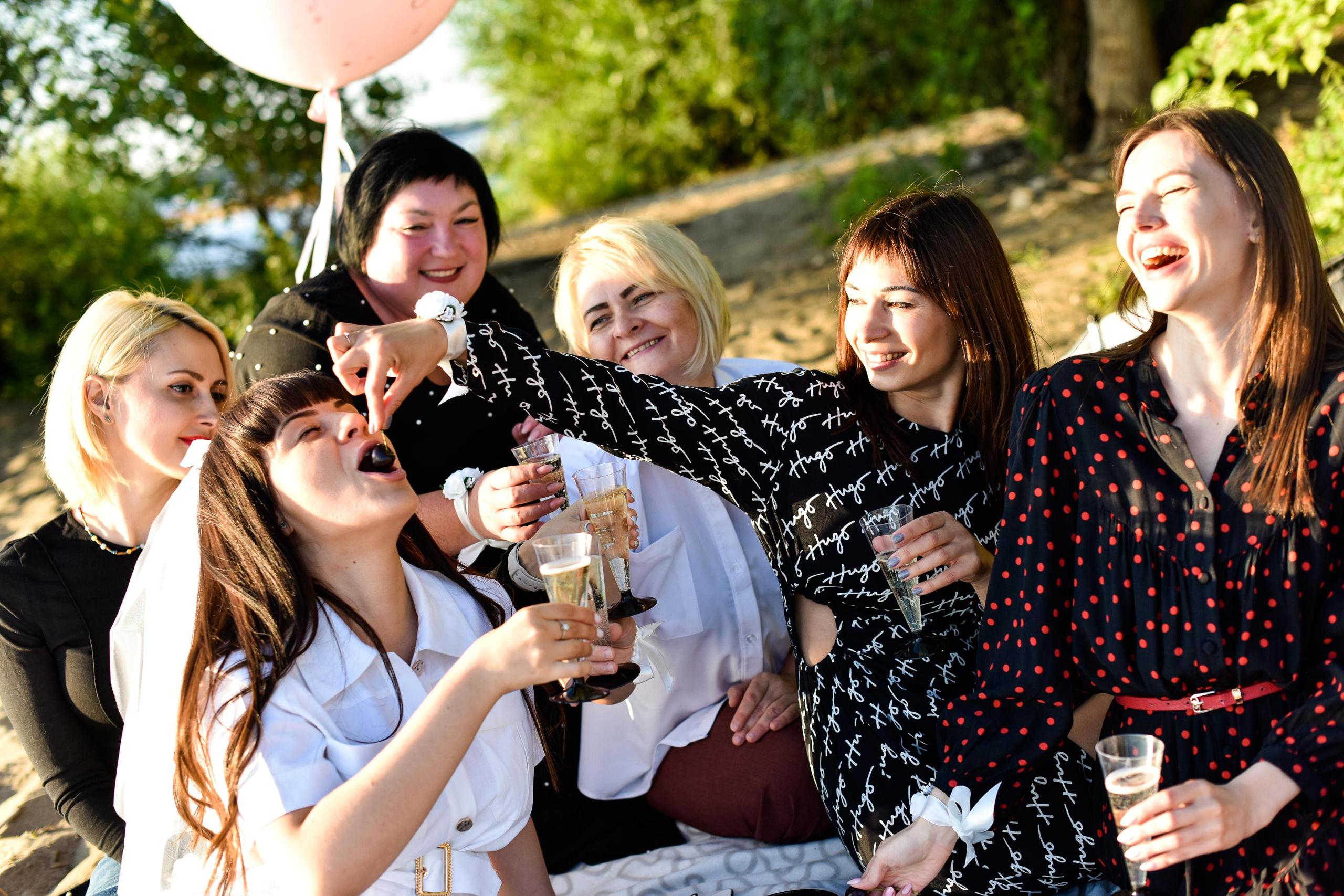 Девичник Лауры