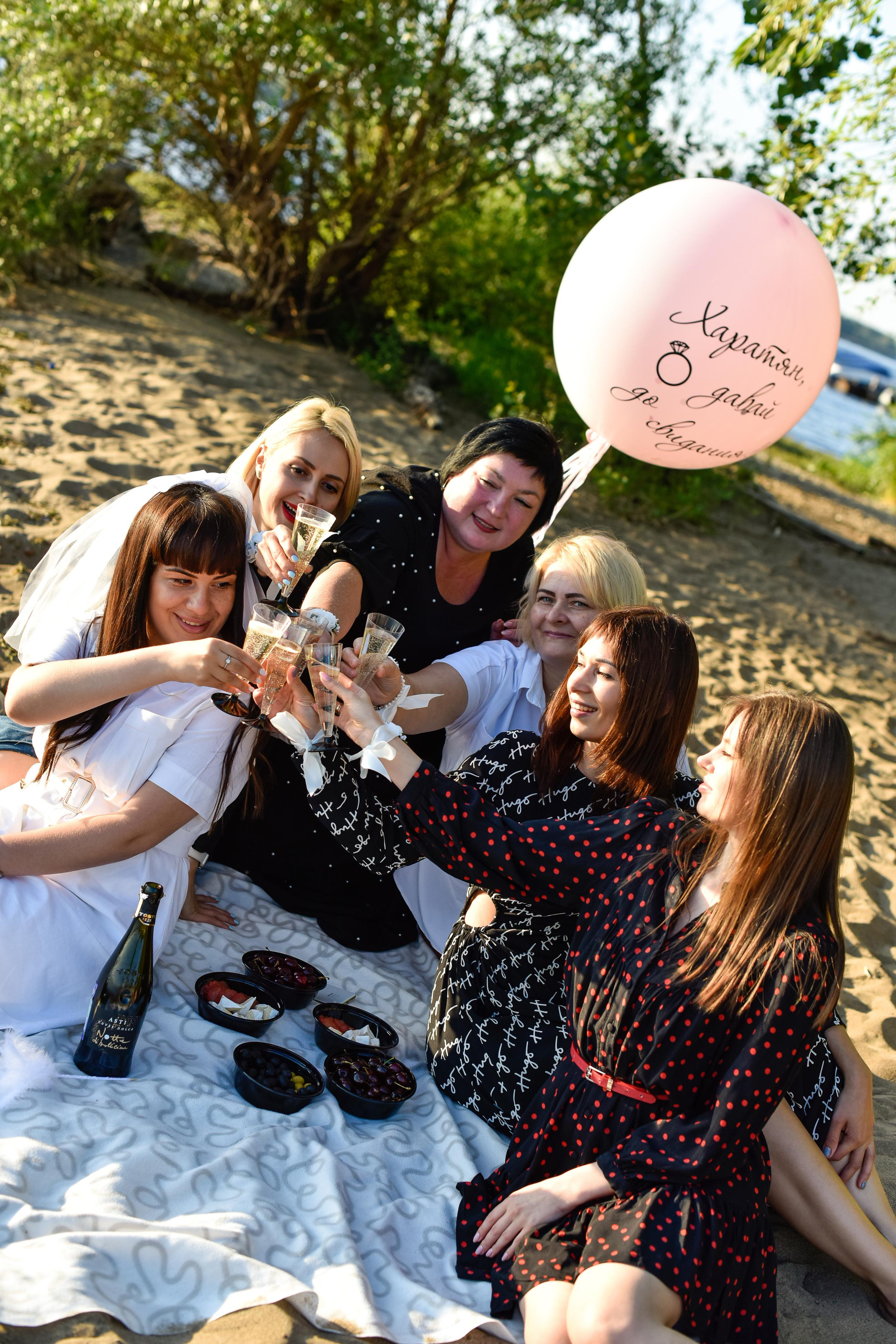 Девичник Лауры