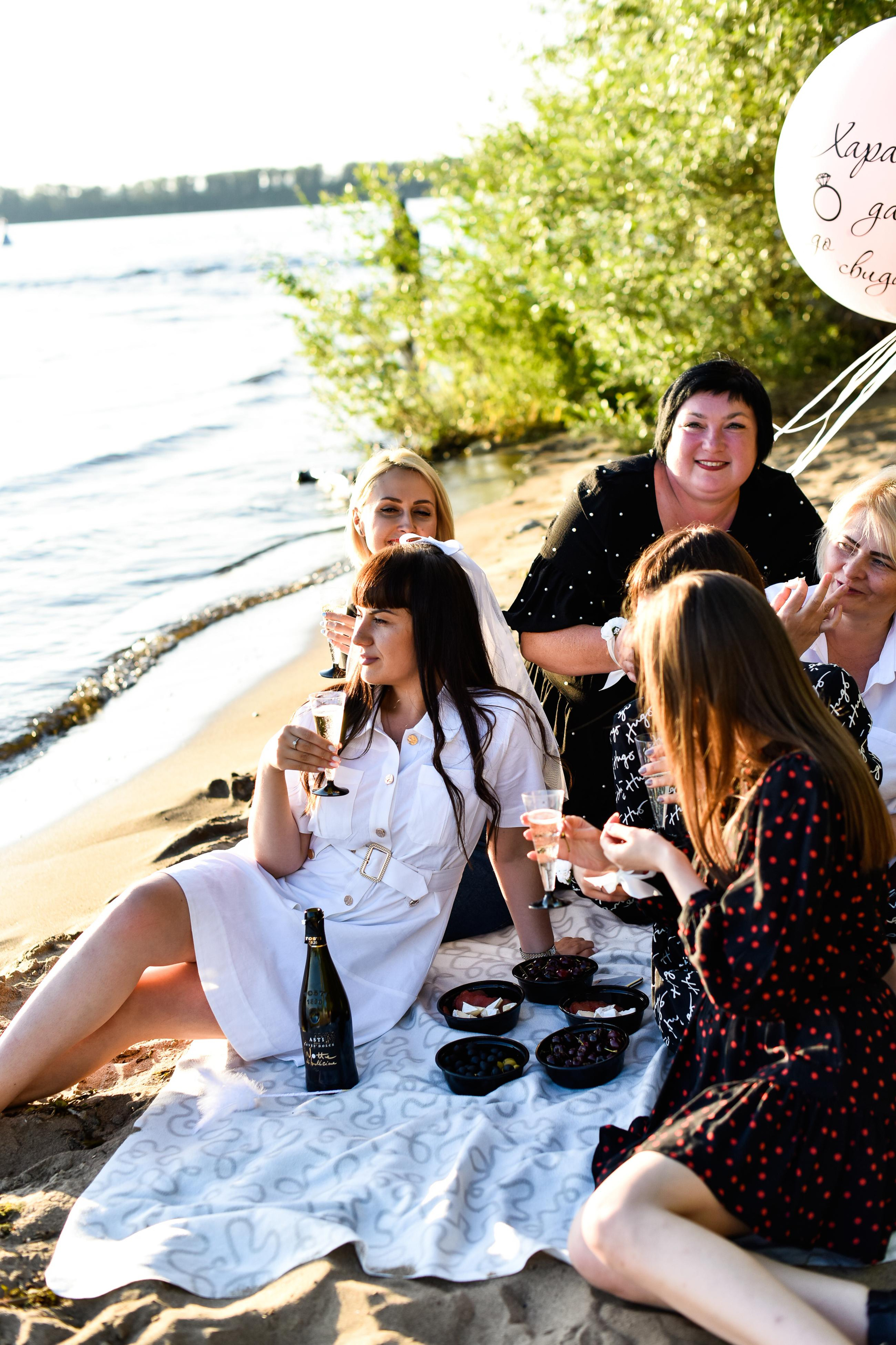 Девичник Лауры