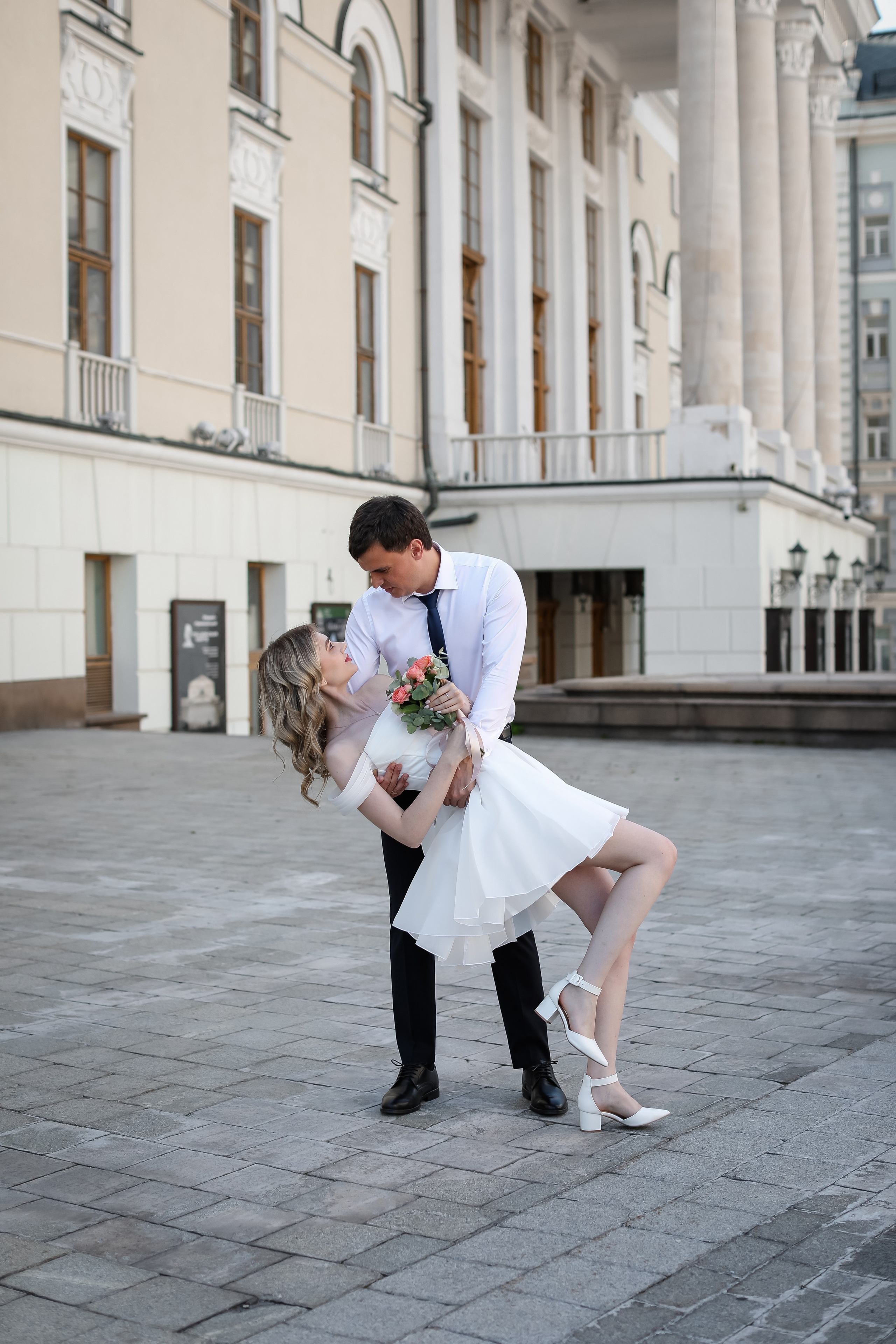 Свадебная прогулка в центре города. Свадебный фотограф в Москве Людмила Яковлева