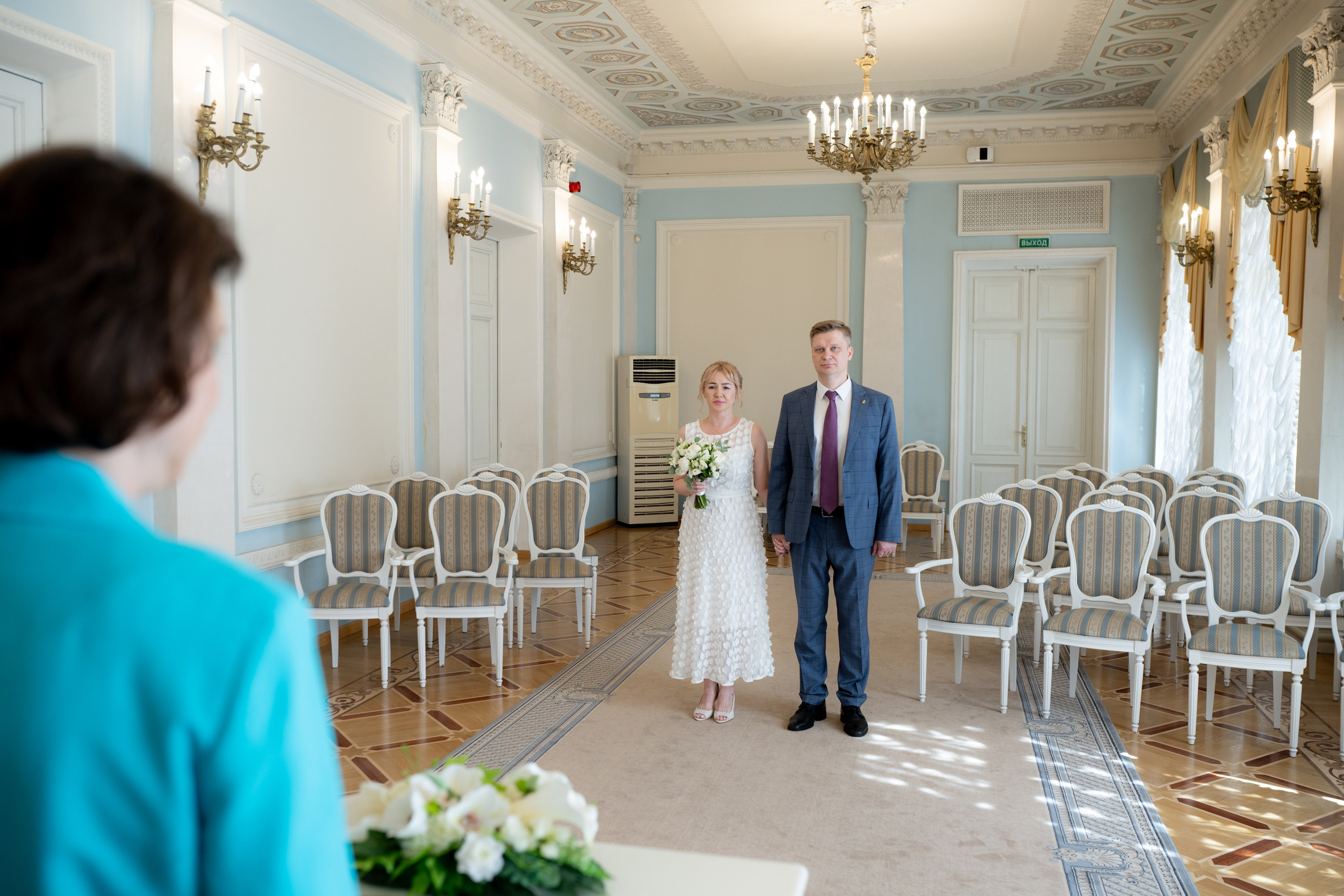 Свадебные фотосессии во дворцах и ЗАГСах Санкт- Петербурга. Свадебный фотограф Александр Невский в Санкт-Петербурге