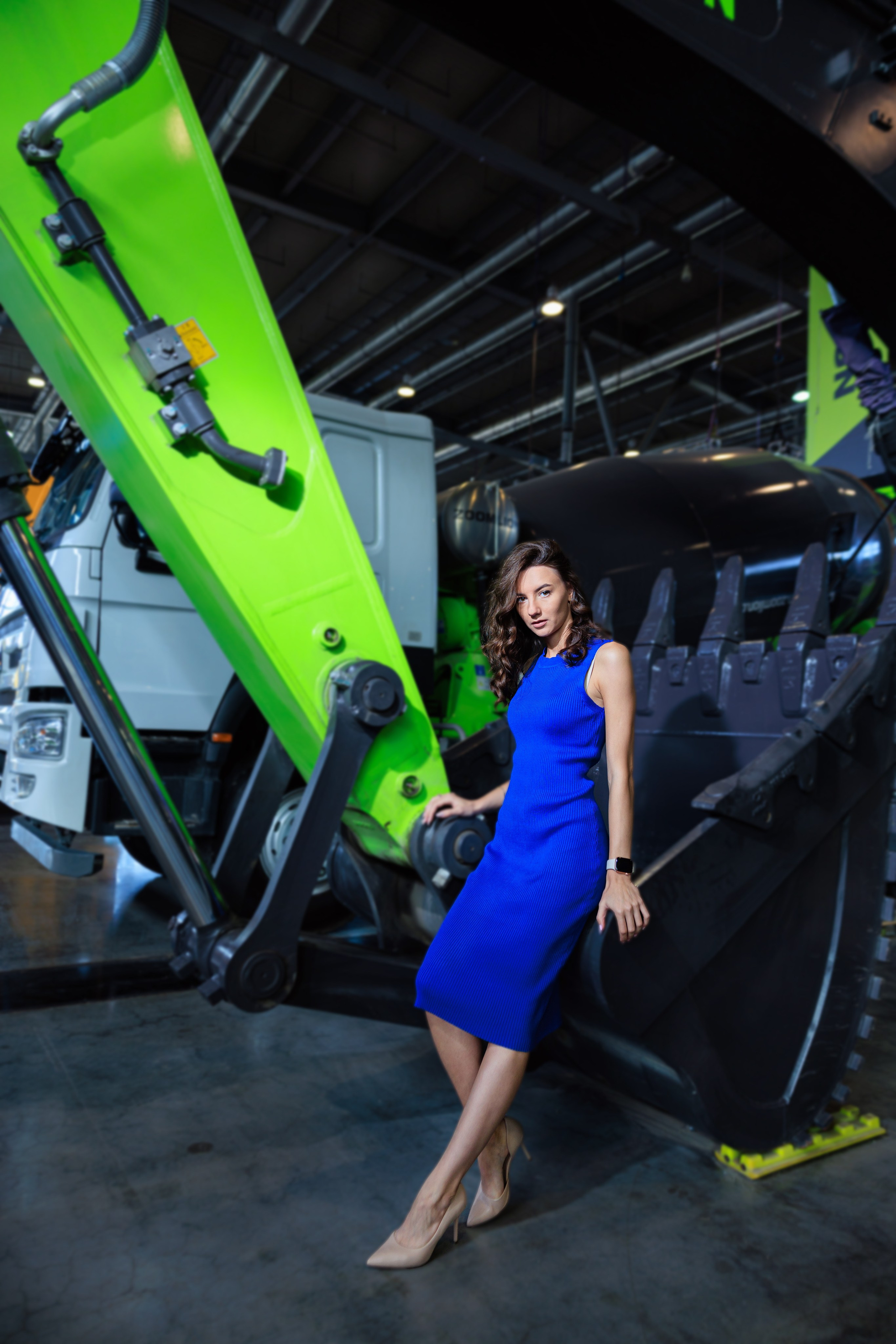 Фотограф для Модельнай съемки на строительной выставке 100+. Контент для бизнеса в Екатеринбурге Полдень Медиа