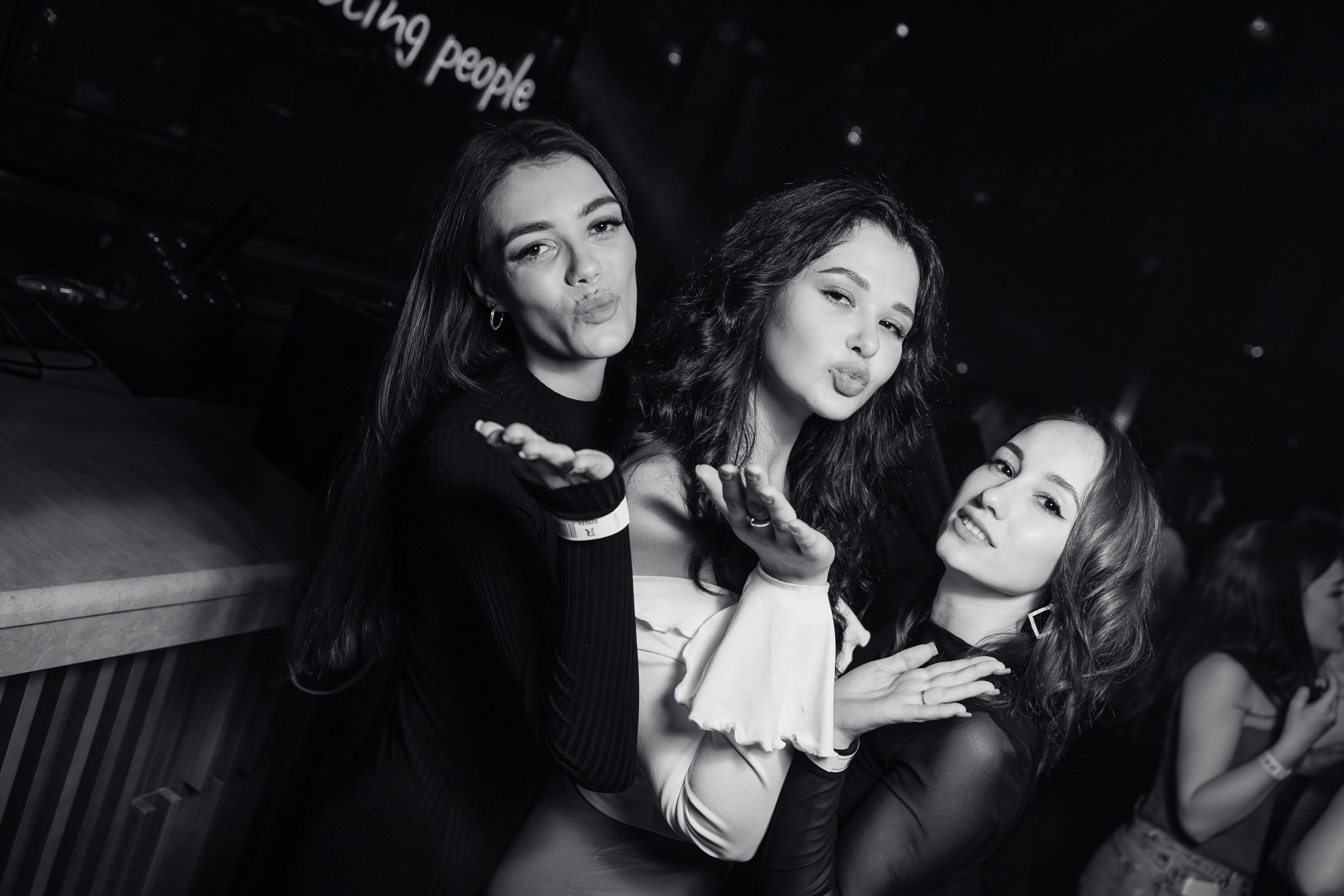 Клубный фотограф и nightlife-репортаж в Москве — Адам Черноуски. Событийный и портретный фотограф в Москве — Адам Черноуски