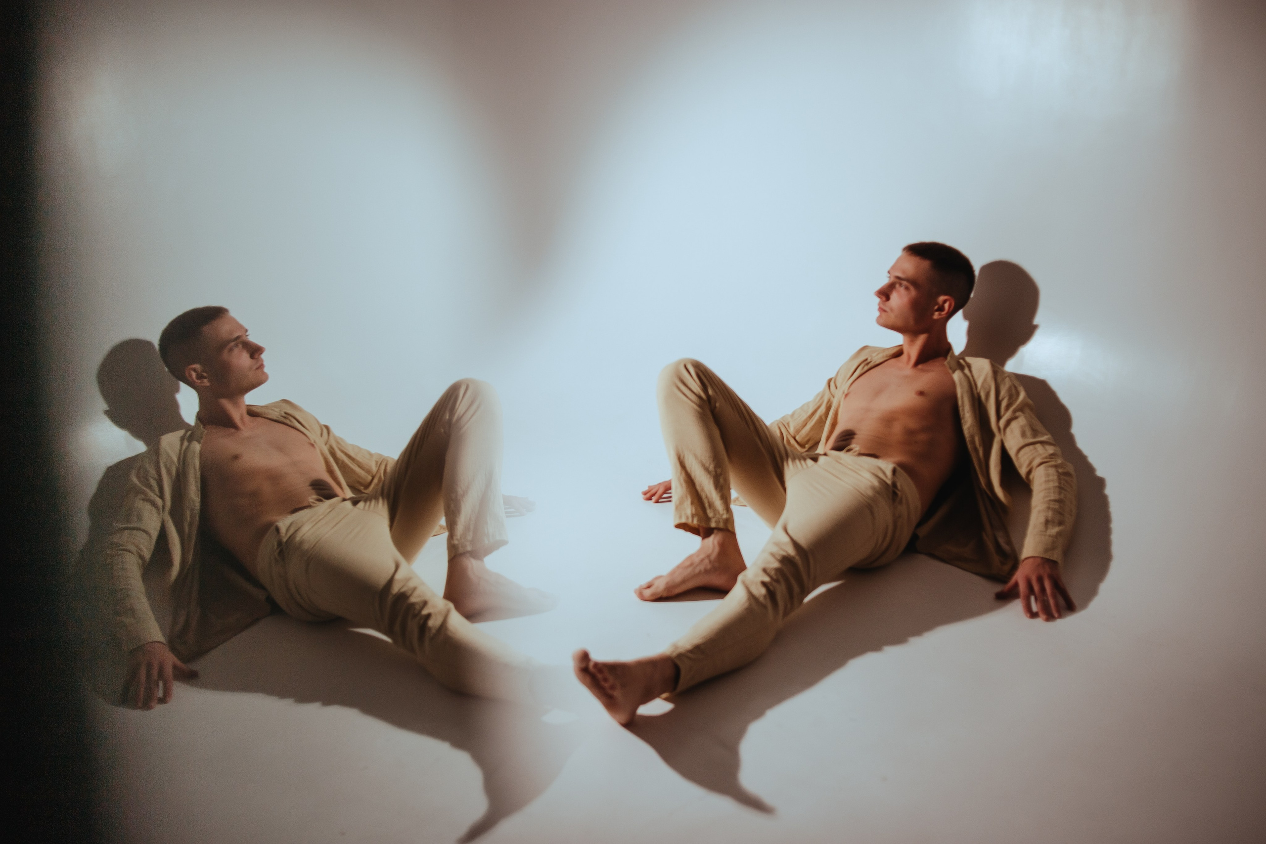 Евгений. Фото в неоне. Фотограф Регина Крикунова г. Красноярск