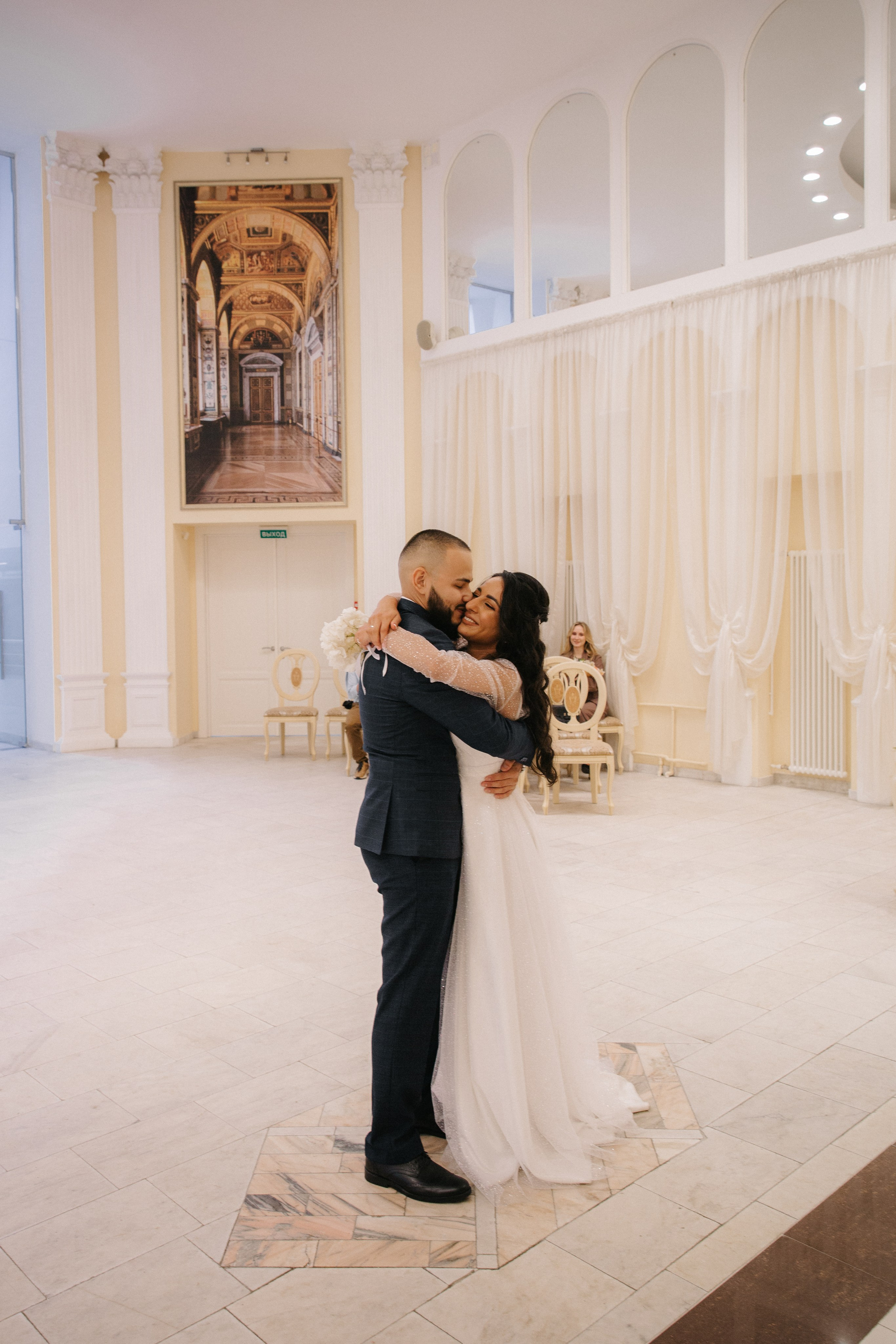 ВЫБОРГСКИЙ ЗАГС | июль, центр. Свадебный фотограф в Санкт-Петербурге Полина Корзухина