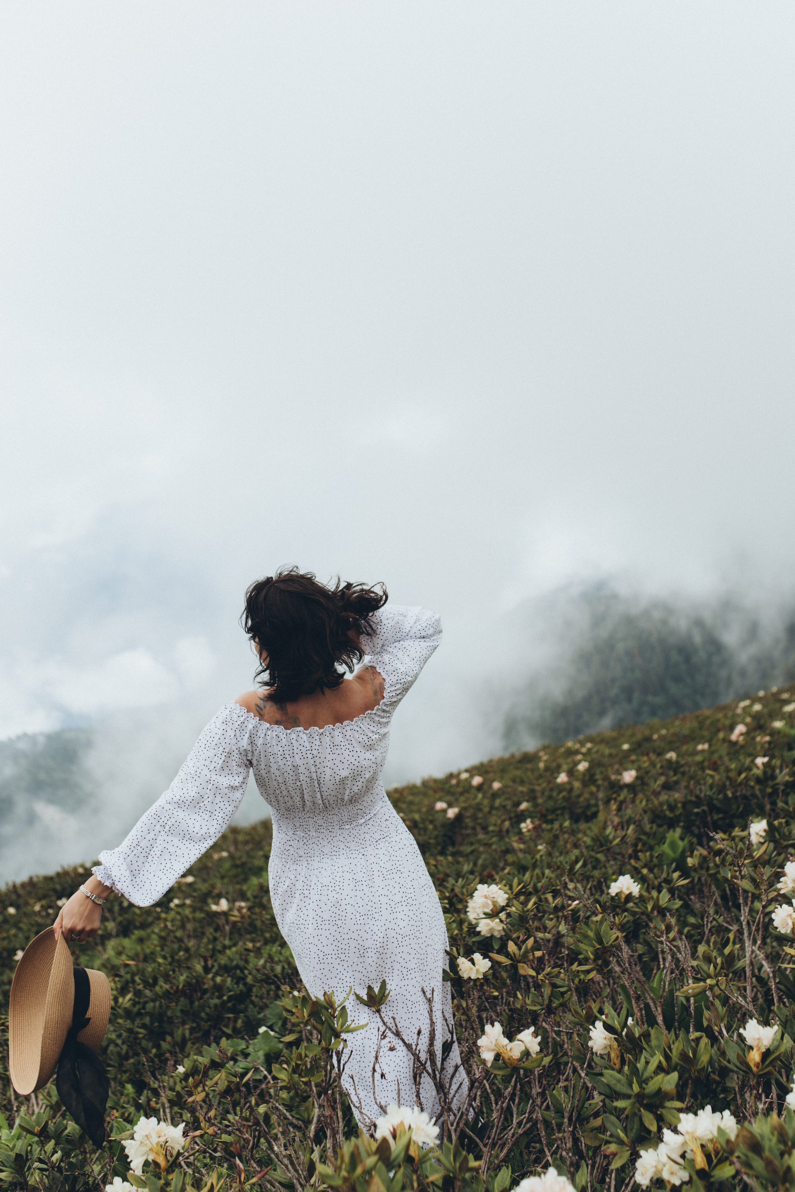 Фотосессия в горах Красной поляна Сочи цветение рододендрона. Фотограф в Сочи — Маргарита Поганова