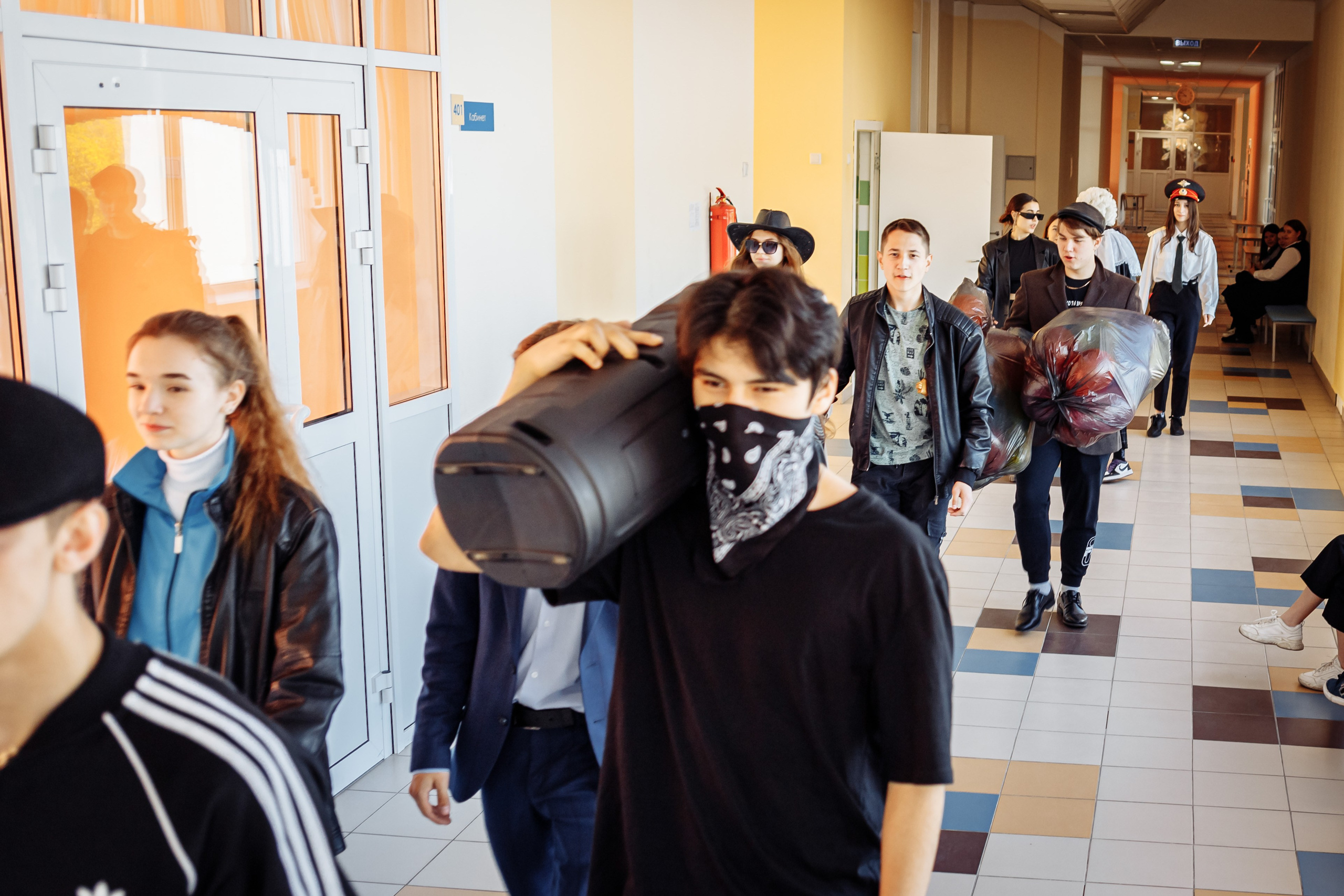 Фото выпуск 11 класс. Свадебный фотограф Марина Суворова и видеооператор Олег Петров