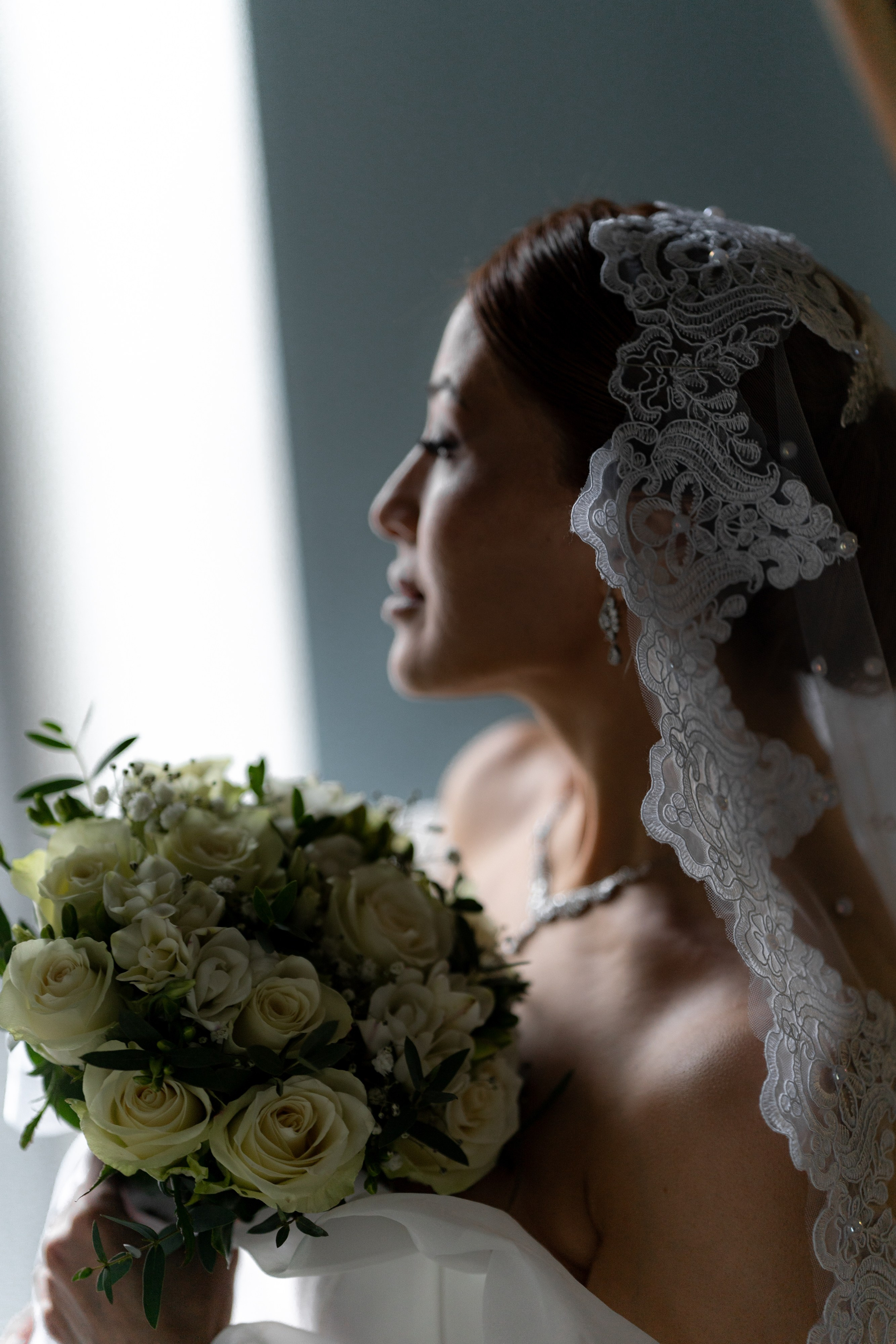 Свадебные фотосессии во дворцах и ЗАГСах Санкт- Петербурга. Свадебный фотограф Александр Невский в Санкт-Петербурге