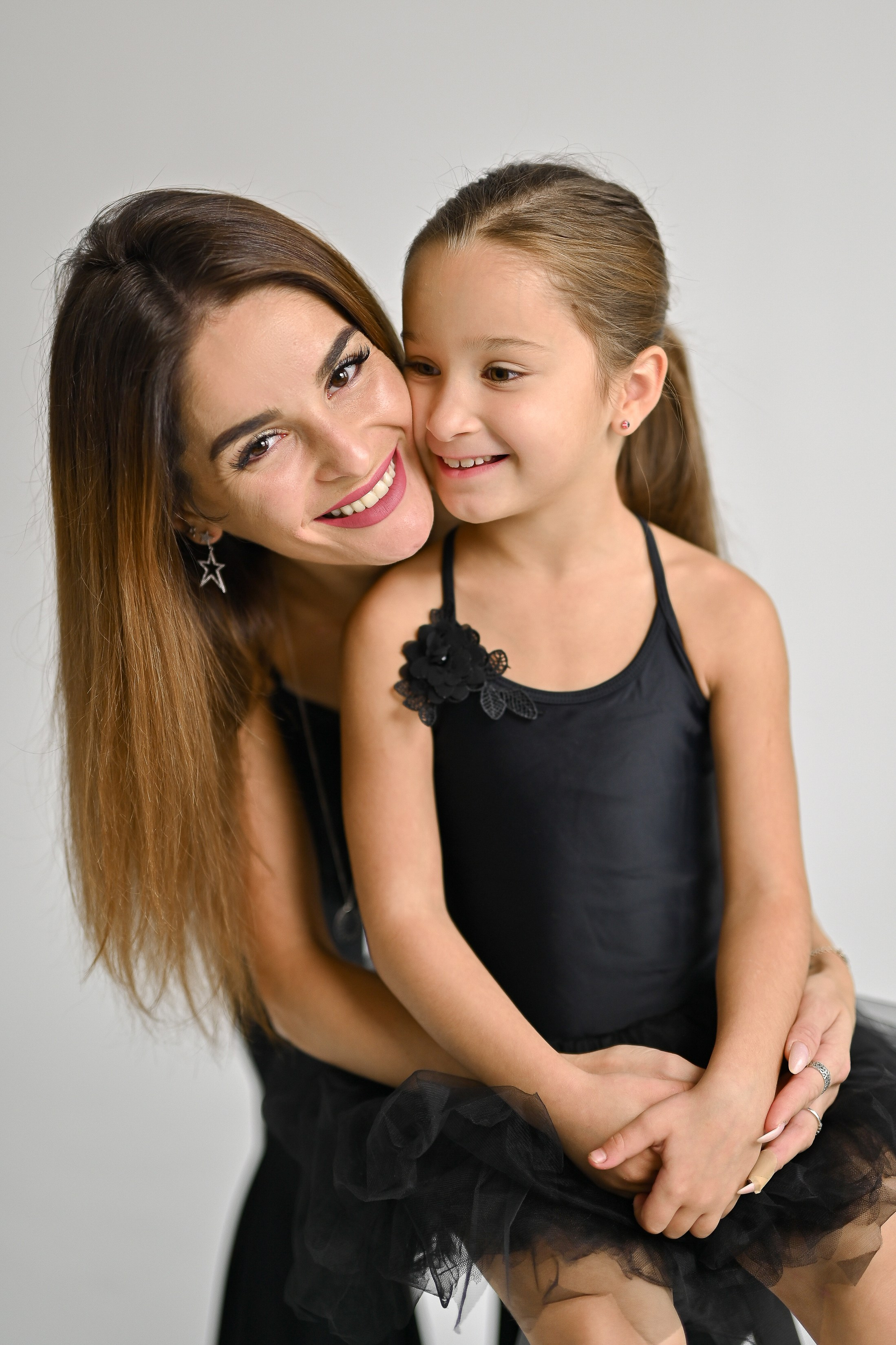 Фотосессия мамы и дочки в студии 13point. Semerlina.ru