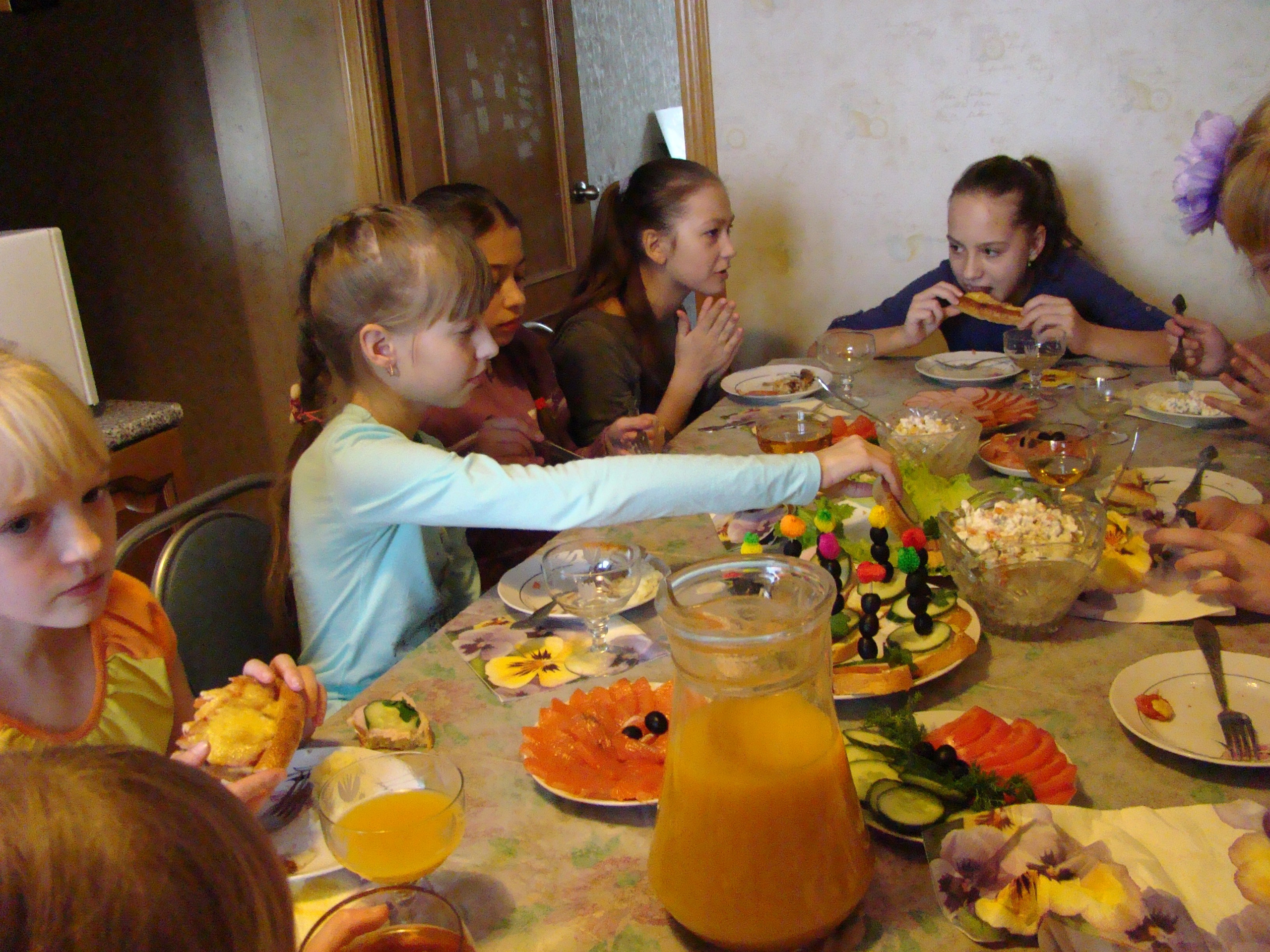 Катя ДР 12 лет Дома + Спортекс 04.12.2011. Семейный, Свадебный фотограф СПБ Питер— Романова Екатерина