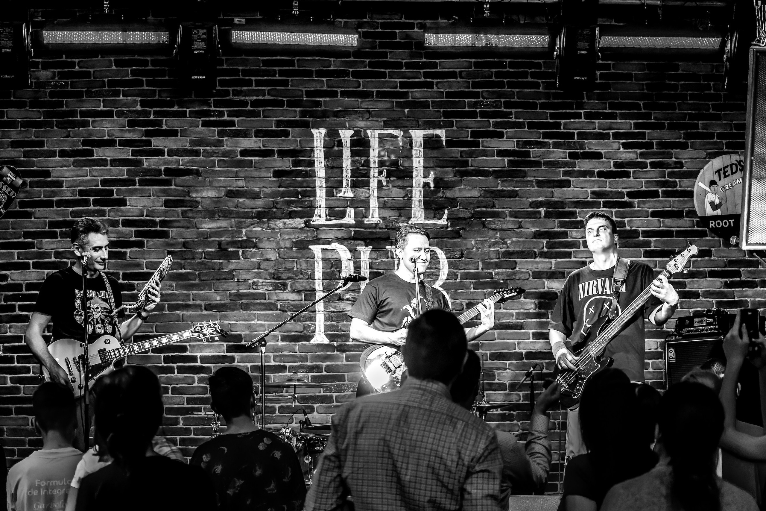 LifePub 29.03.2023. Московская кавер-группа BankBand