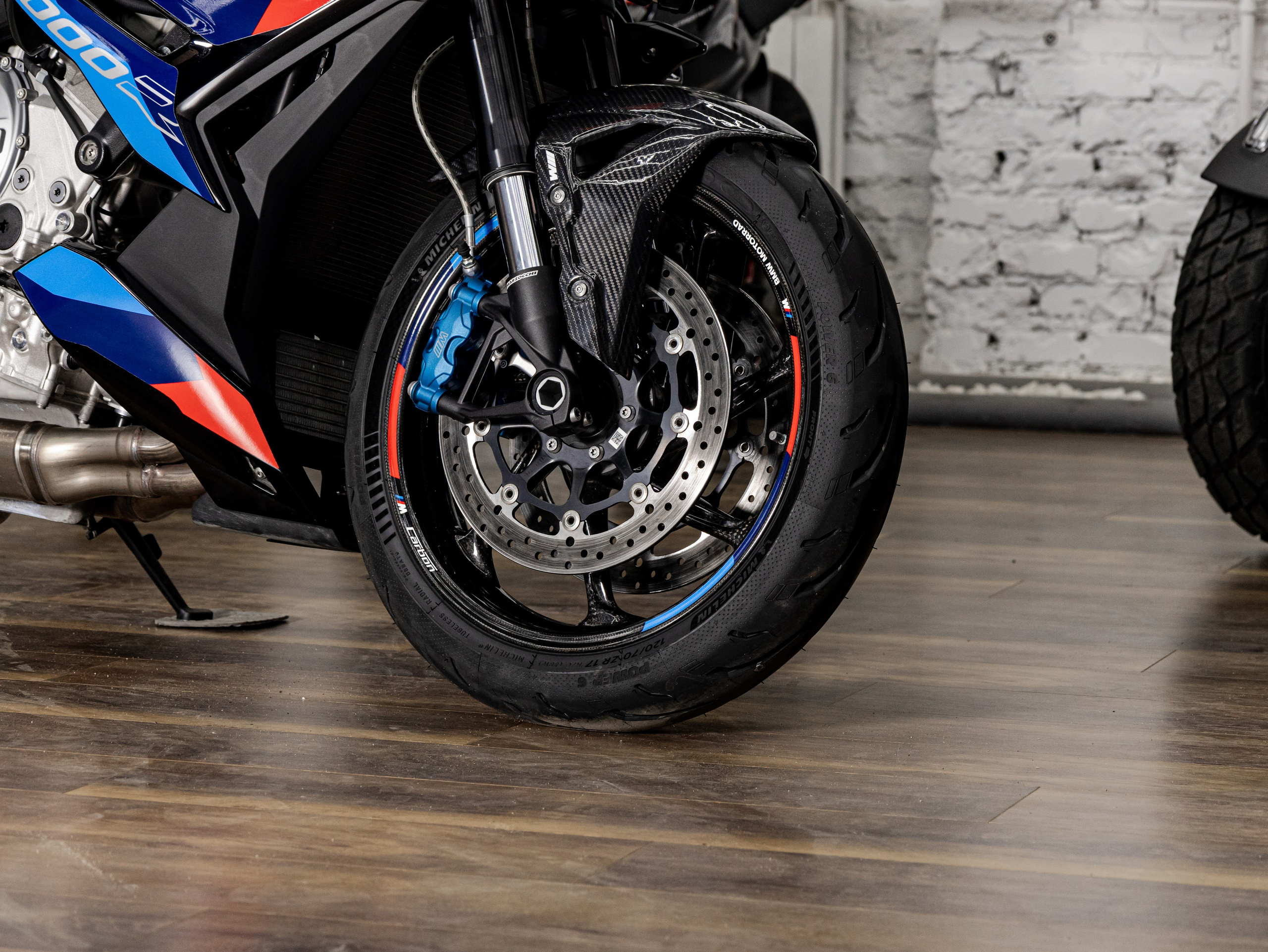 Фотосессия с мотоциклами и автомобилями. Предметный фотограф в Москве и Московской области