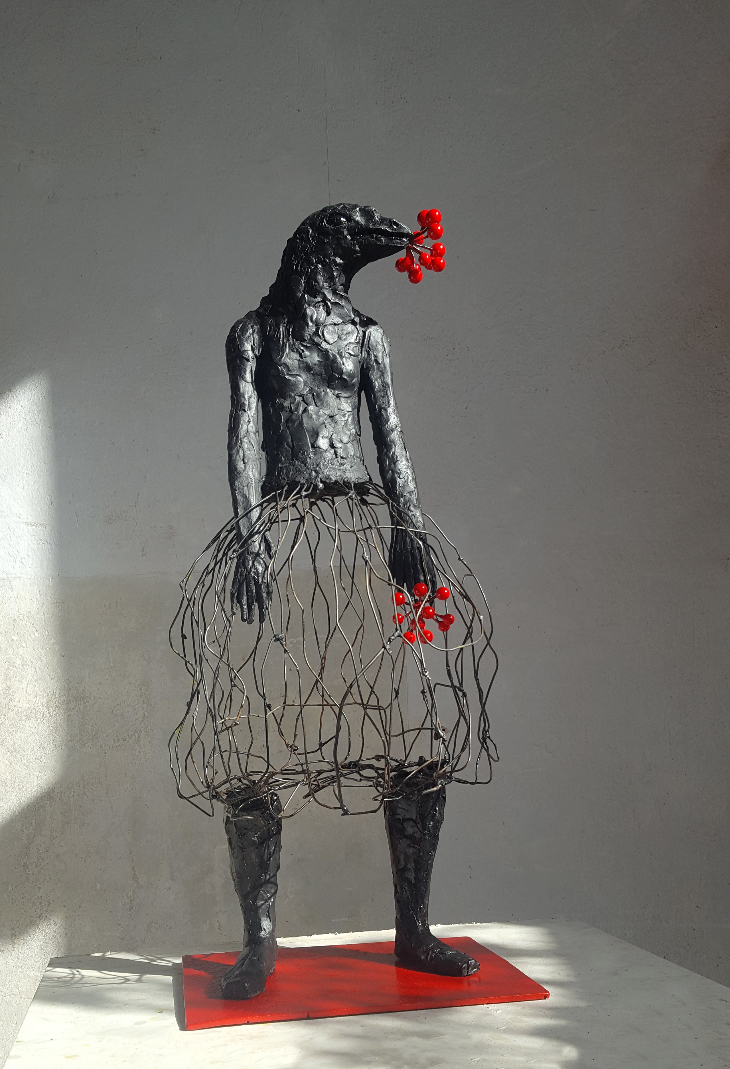 Ворона. Художник — скульптор Антонина Фатхуллина