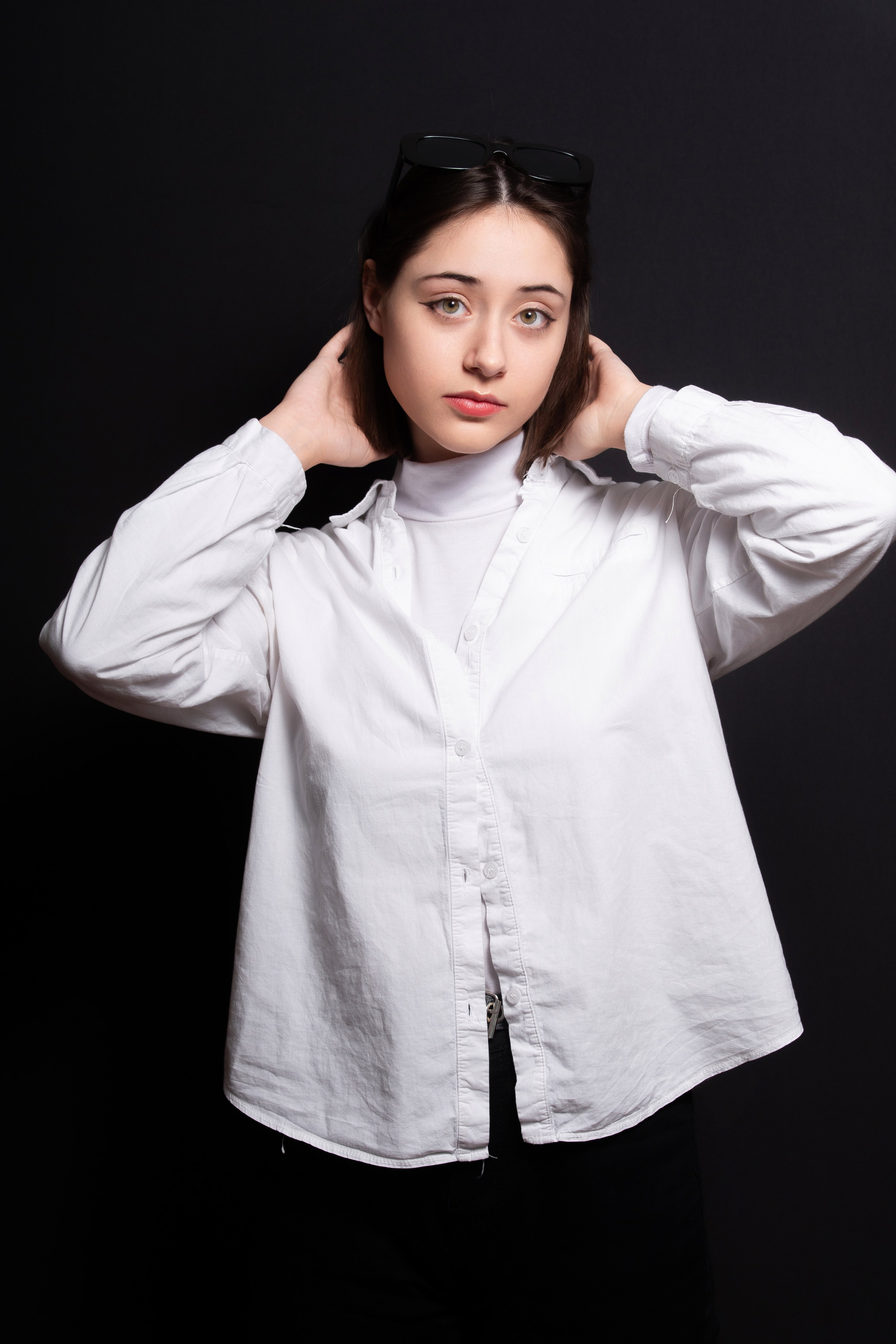 Портретная фотосессия для учеников 9 класса на чёрном фоне | Школьный фотограф Николай Богатырёв | Твой альбом / Твои правила. ТВОЙ АЛЬБОМ / ТВОИ ПРАВИЛА