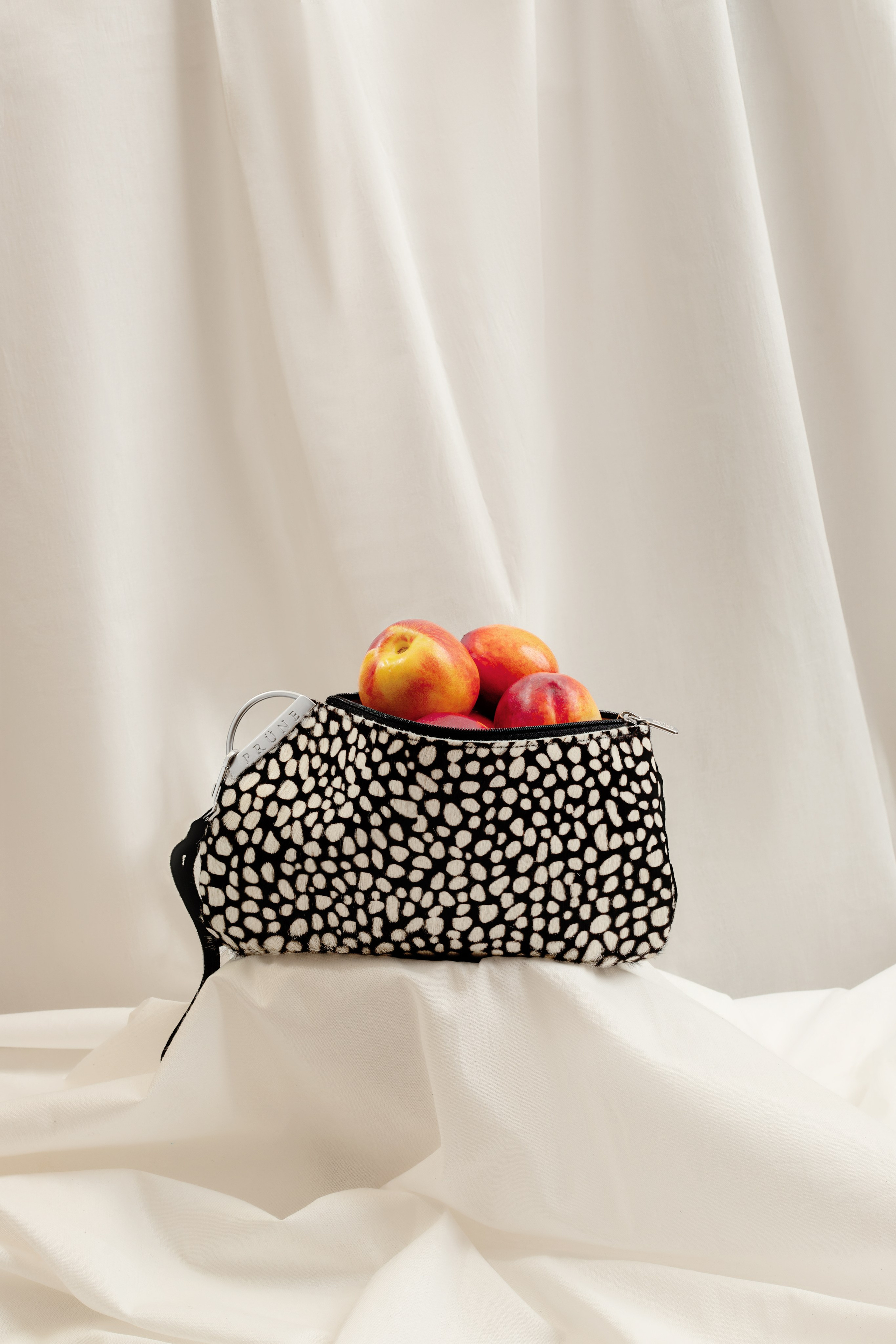 Аксессуары: обувь, сумки, очки. Предметный фотограф в Москве Мария Игнатенко. Нейрофото, ретушь, сет-дизайн