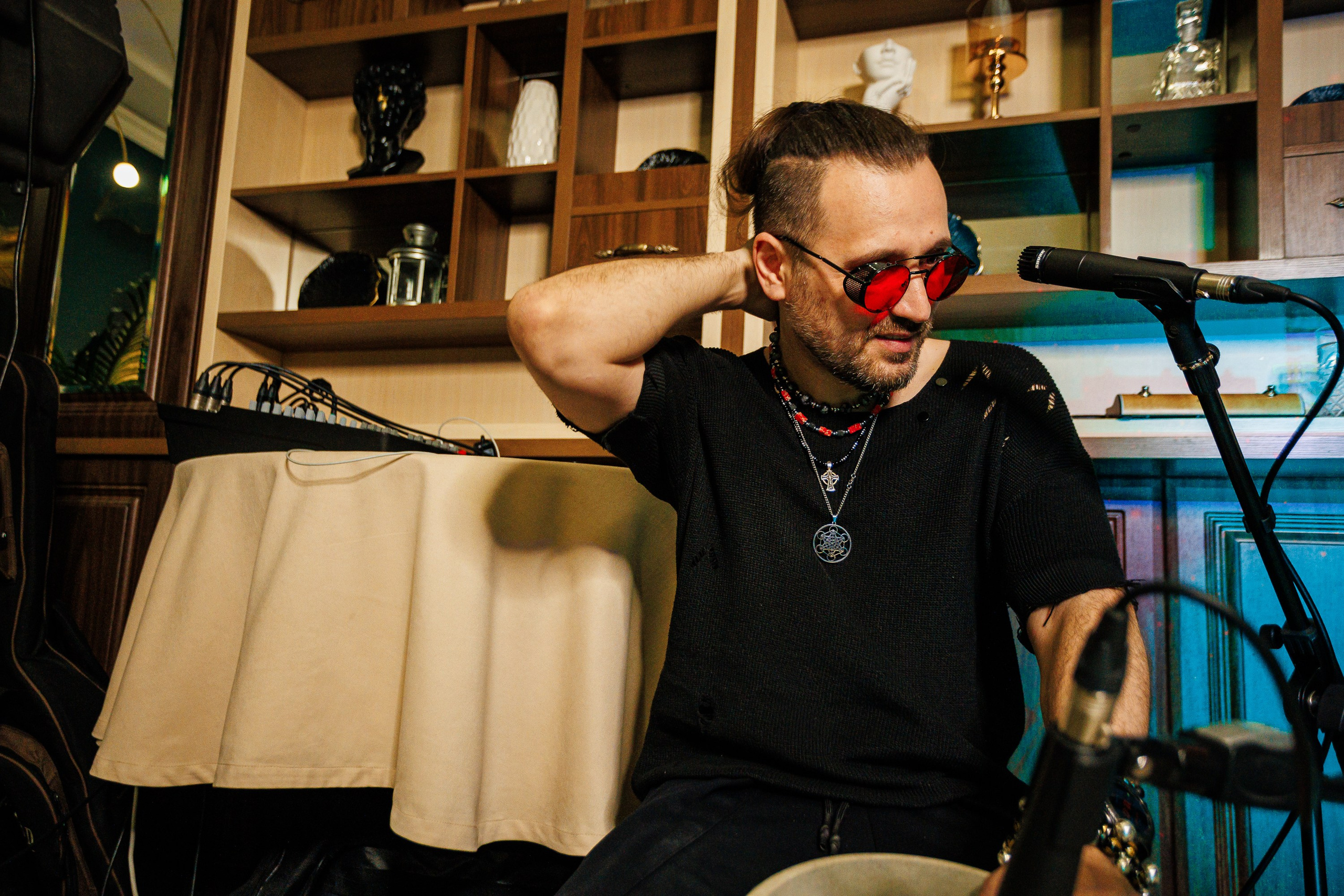 Музыкальные вечера. Квартирник. Александр Конецкий_Чистые пруды_Симферополь_16.02.2025. Аминов Руслан | Фотограф