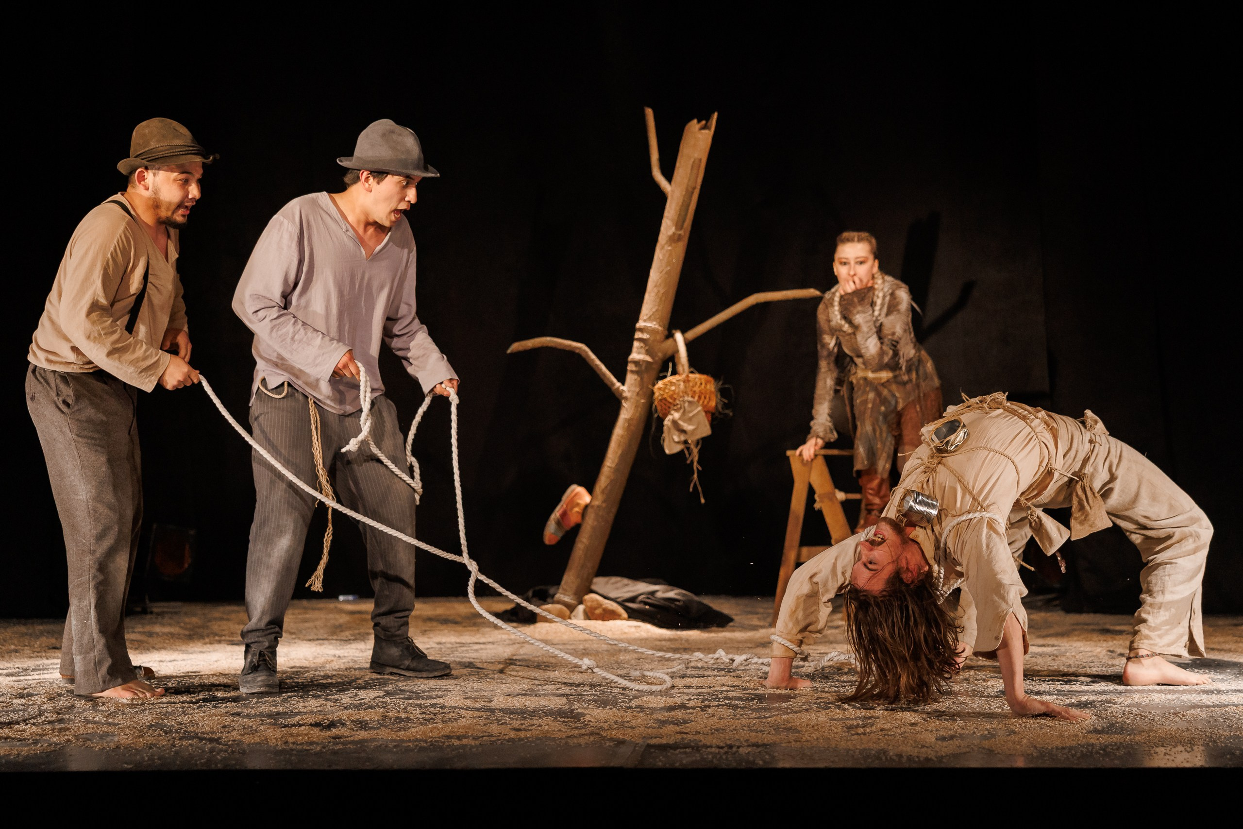 Спектакль «В ожидании Годо» от театра Д. Лица в СПб. Фотограф в Санкт-Петербурге — Сергей Петров