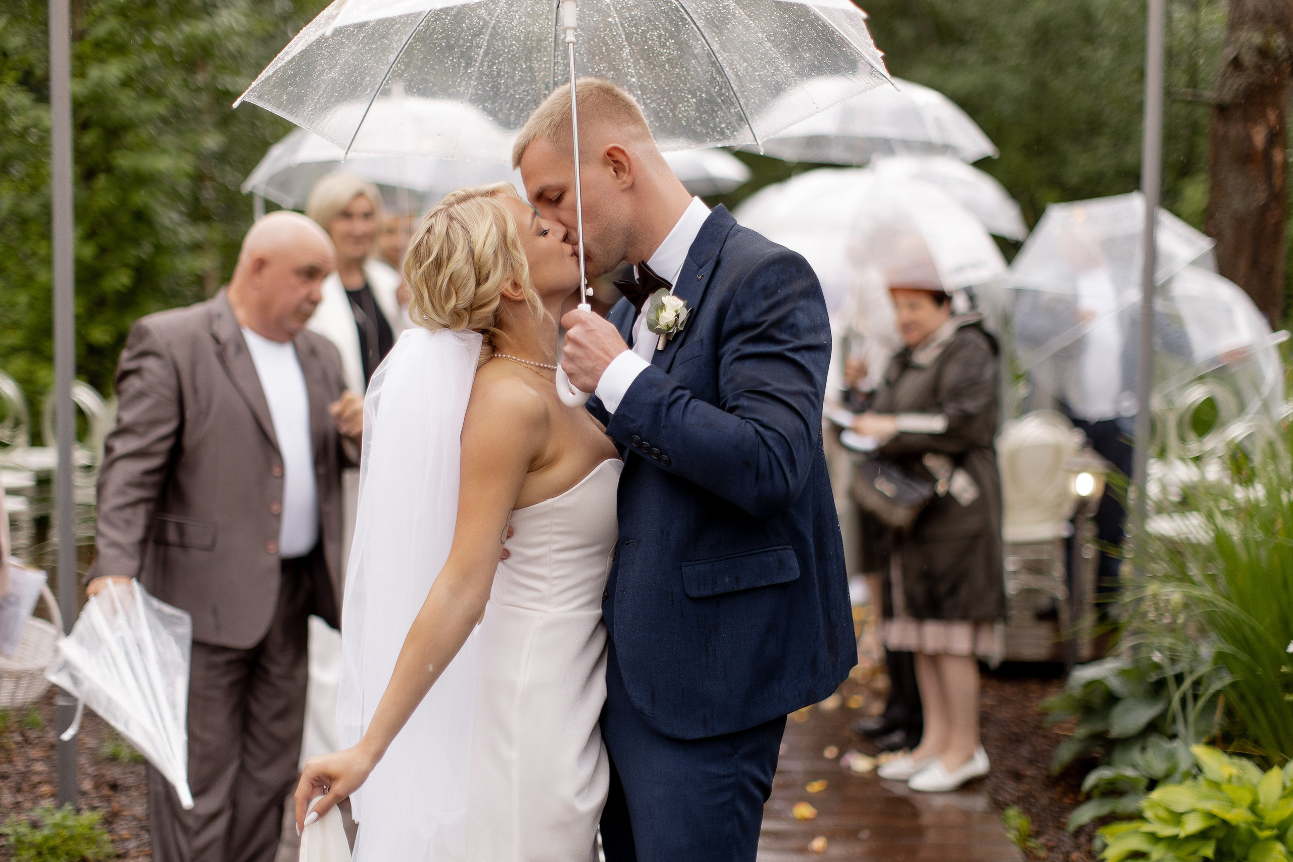 Один зонт, два сердца. Свадебный фотограф — Ефимов Сергей