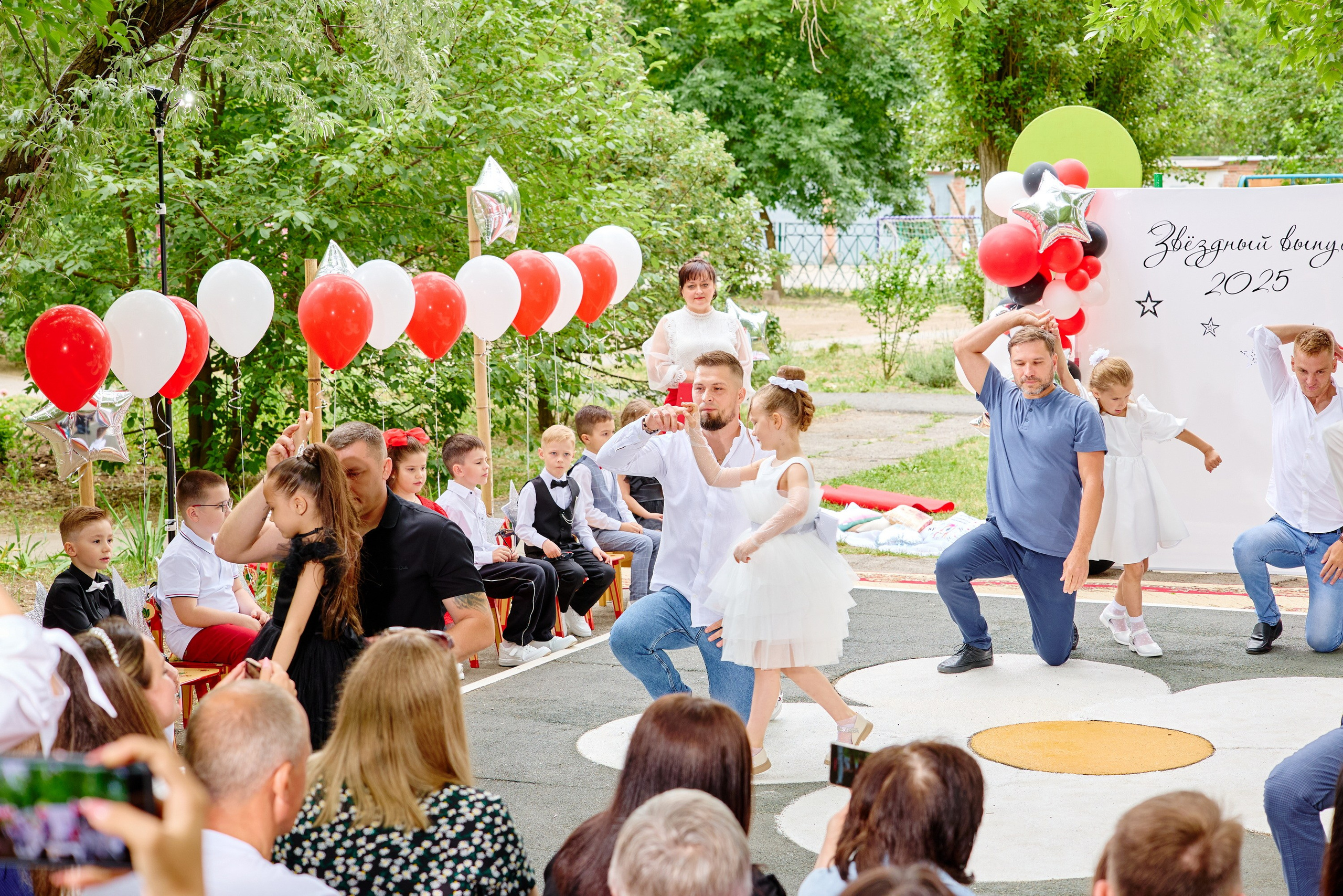 Выпускной 45 сад. Фотограф Выпускные альбомы Таганрог Сергей Коробченко