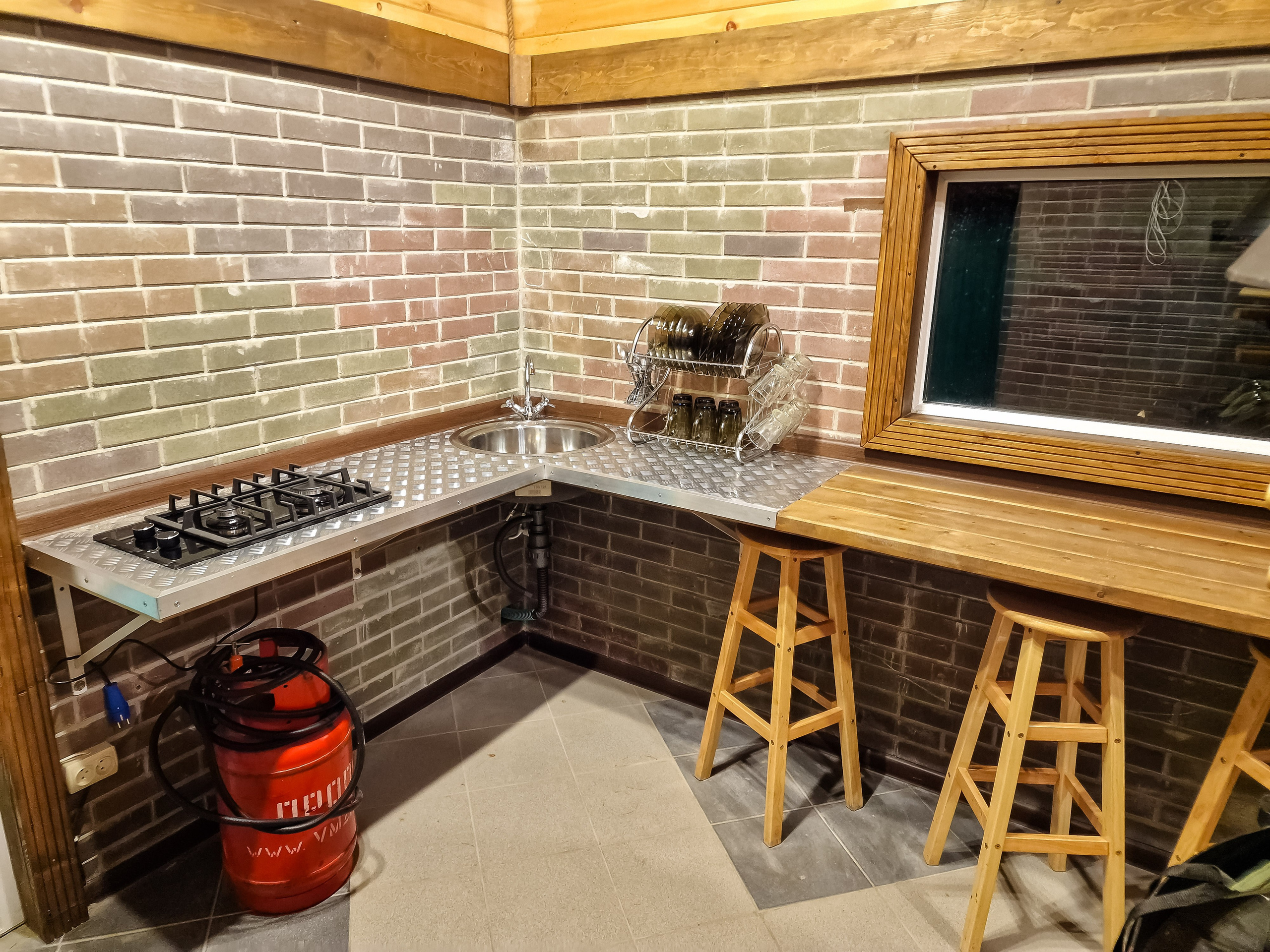 Новый гриль-домик. База на острове. Туристическая база отдыха «Островная» о Недоразумения