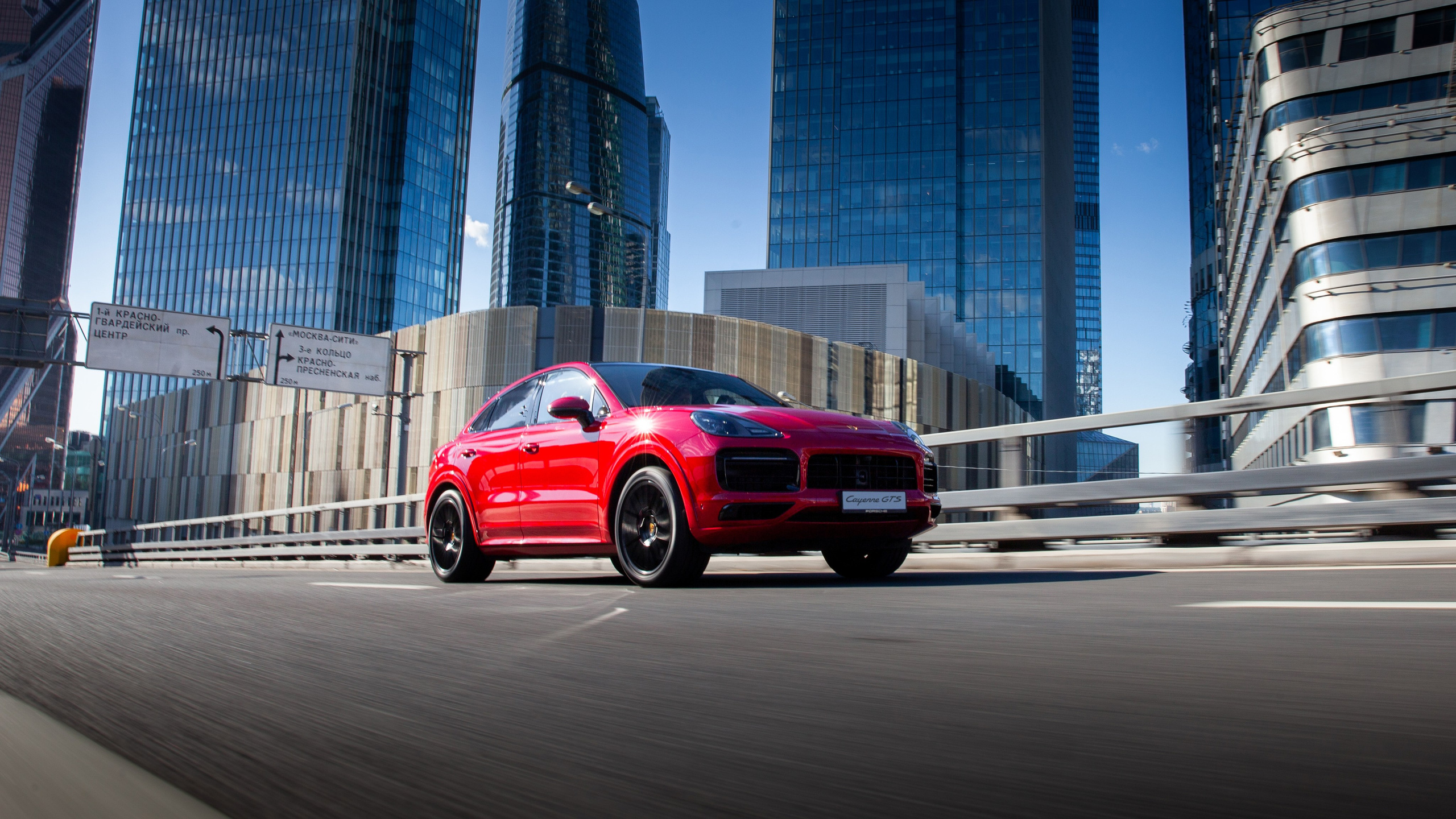 Porsche Cayenne для обложки сайта porsche.ru. Фотограф Женя Сальцын