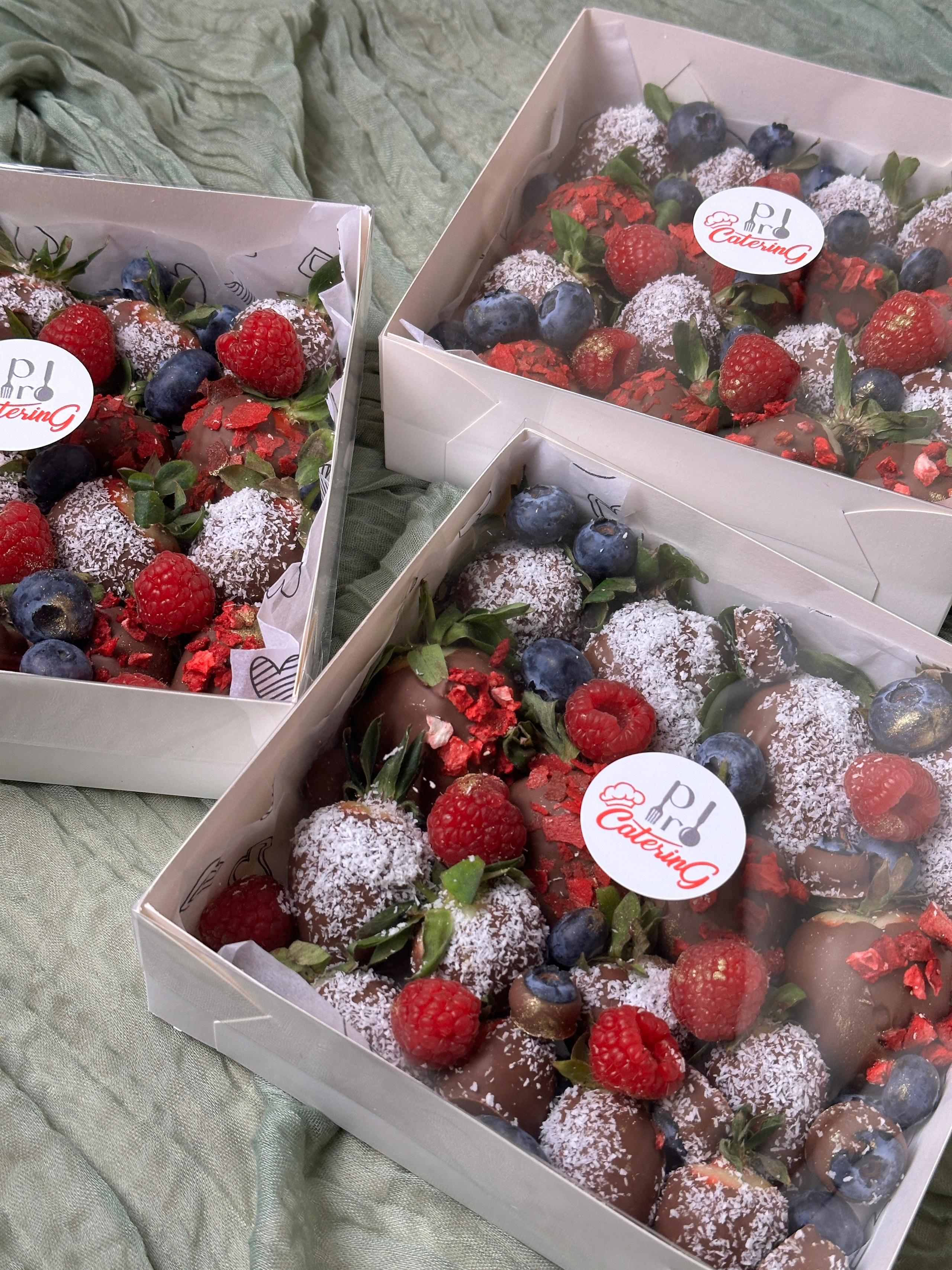 Ягоды в шоколаде. Выездной кейтеринг, съедобные букеты, торты и сладости на заказ