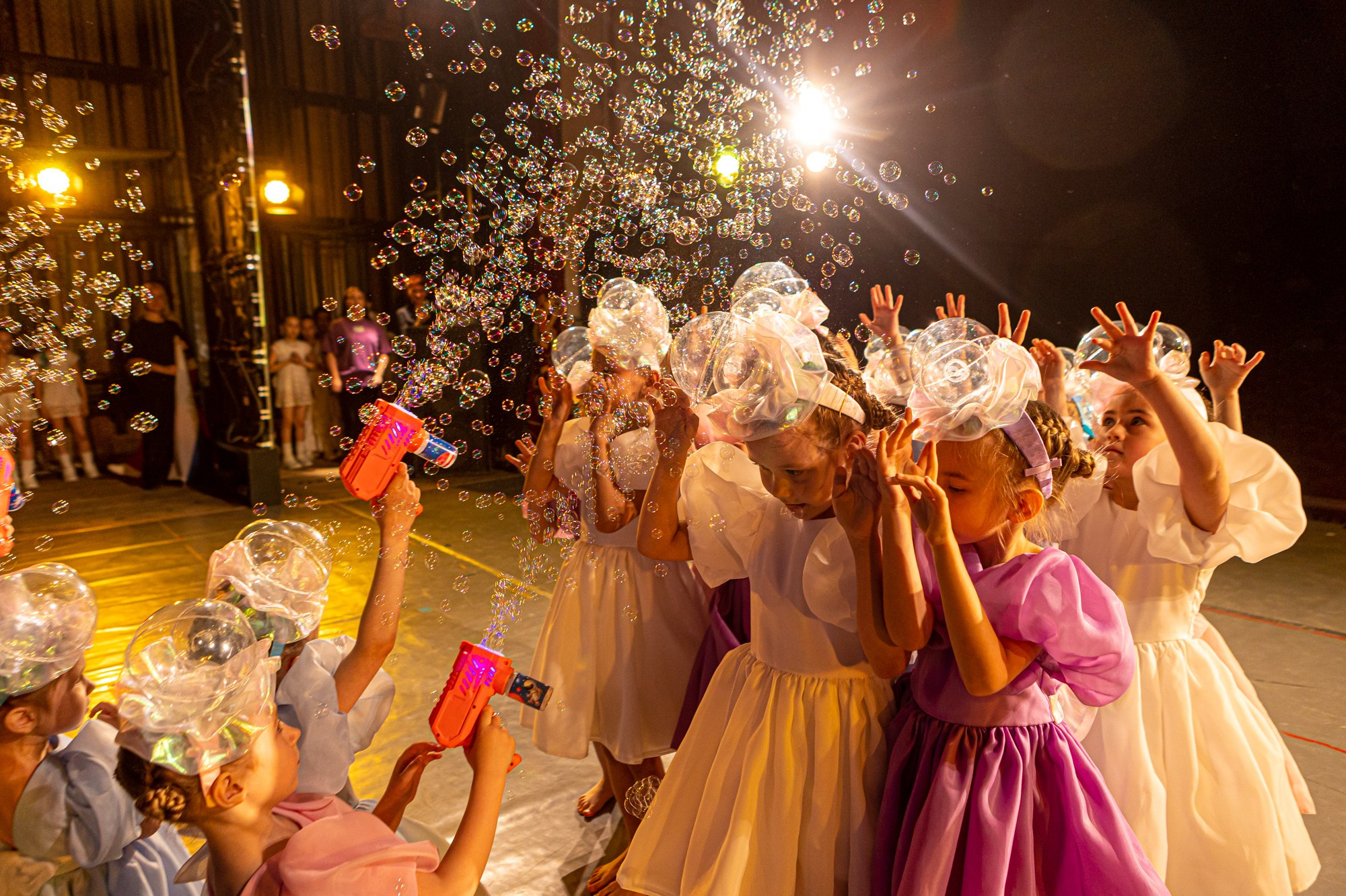 Отчетный концерт Заслуженного коллектива РФ «Жемчужинка» в Оренбурге, ДК «Россия», 2025 г. Фотограф в Оренбурге. Профессиональный фотограф