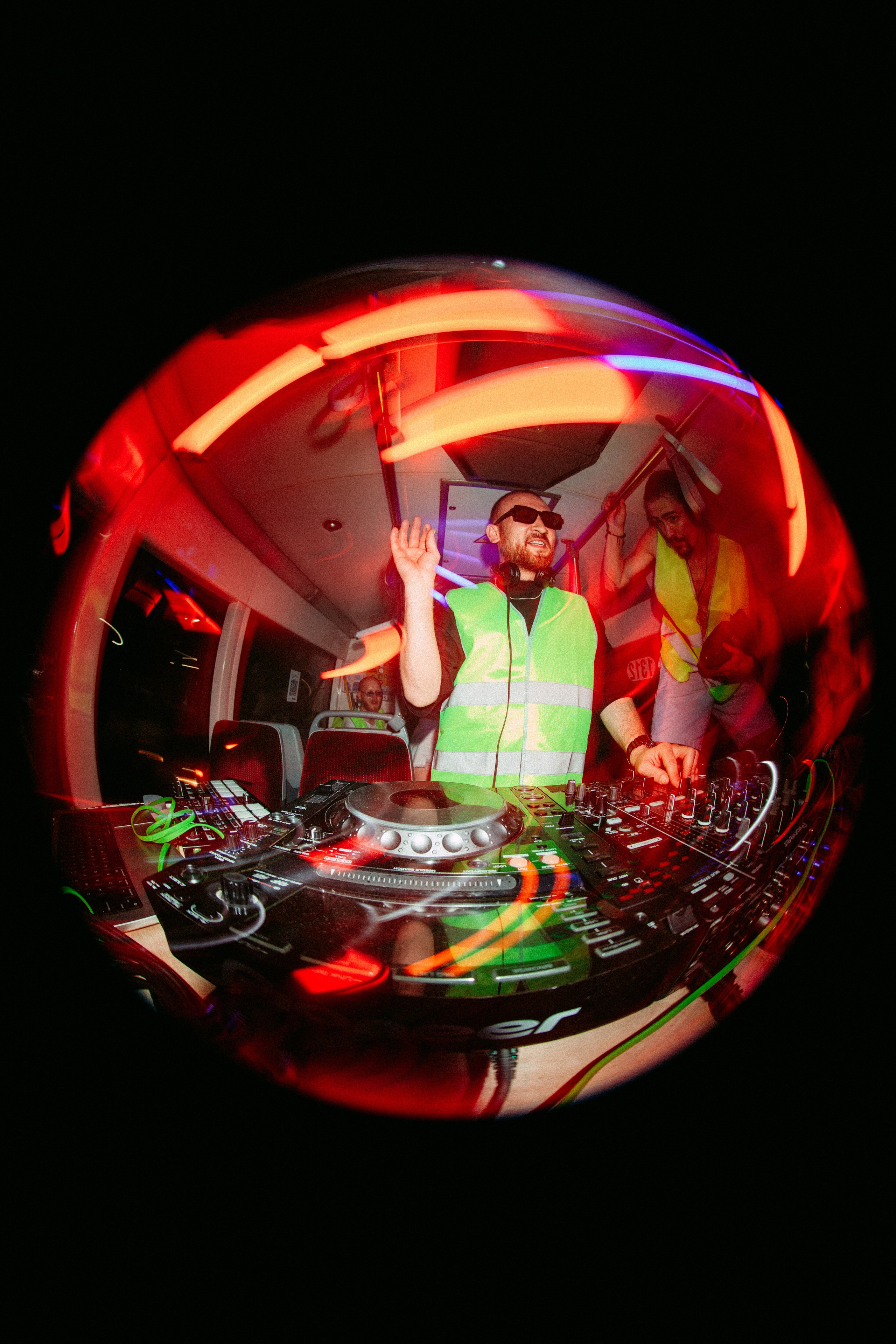 Вечеринка в трамвае / 2024. Саша Копылов, фотограф в Казани