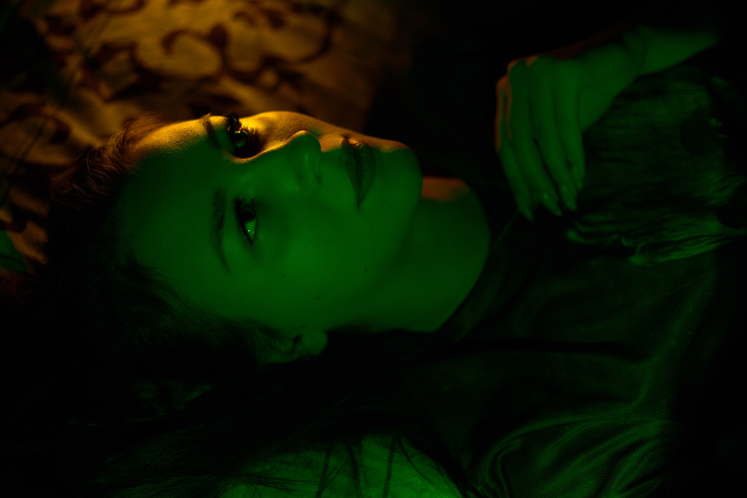 Контрастный фон без глубины резкости: Искусство выделения объекта. Портретный фотограф в Москве Виталий Сабирзянов