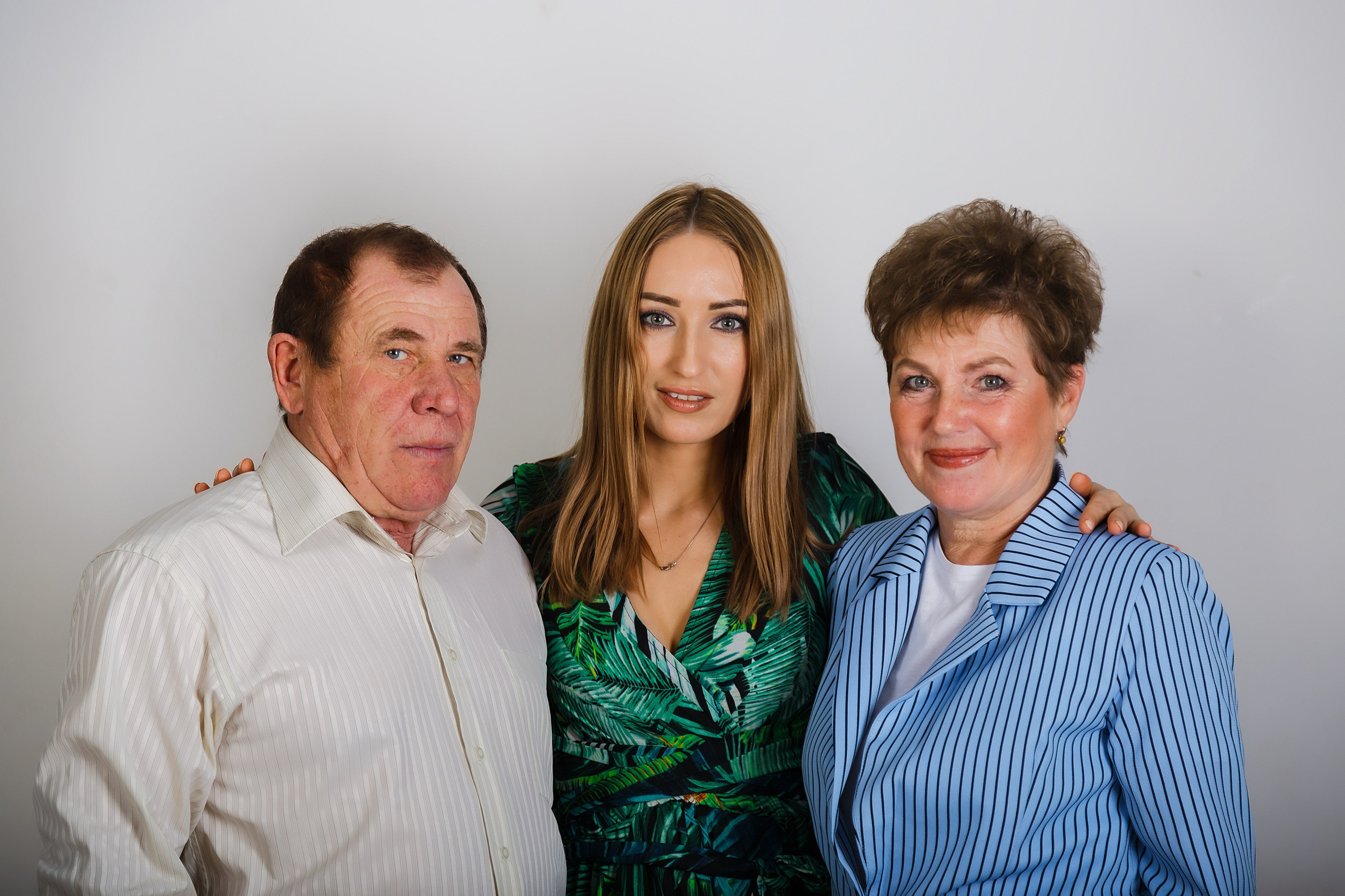 Новогодняя семейная фотосессия в студии в Волгодонске