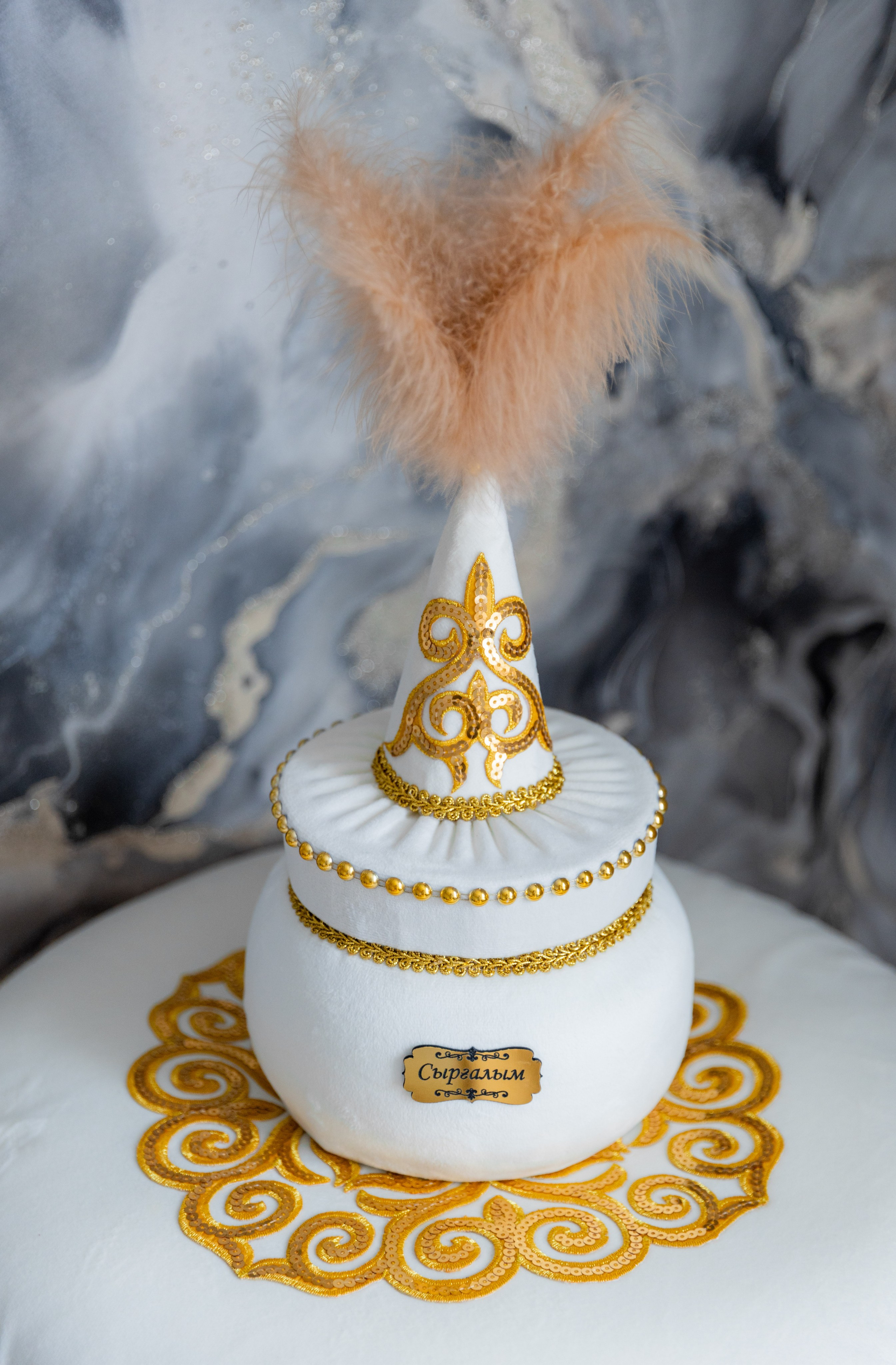 Жанна — сырга салу