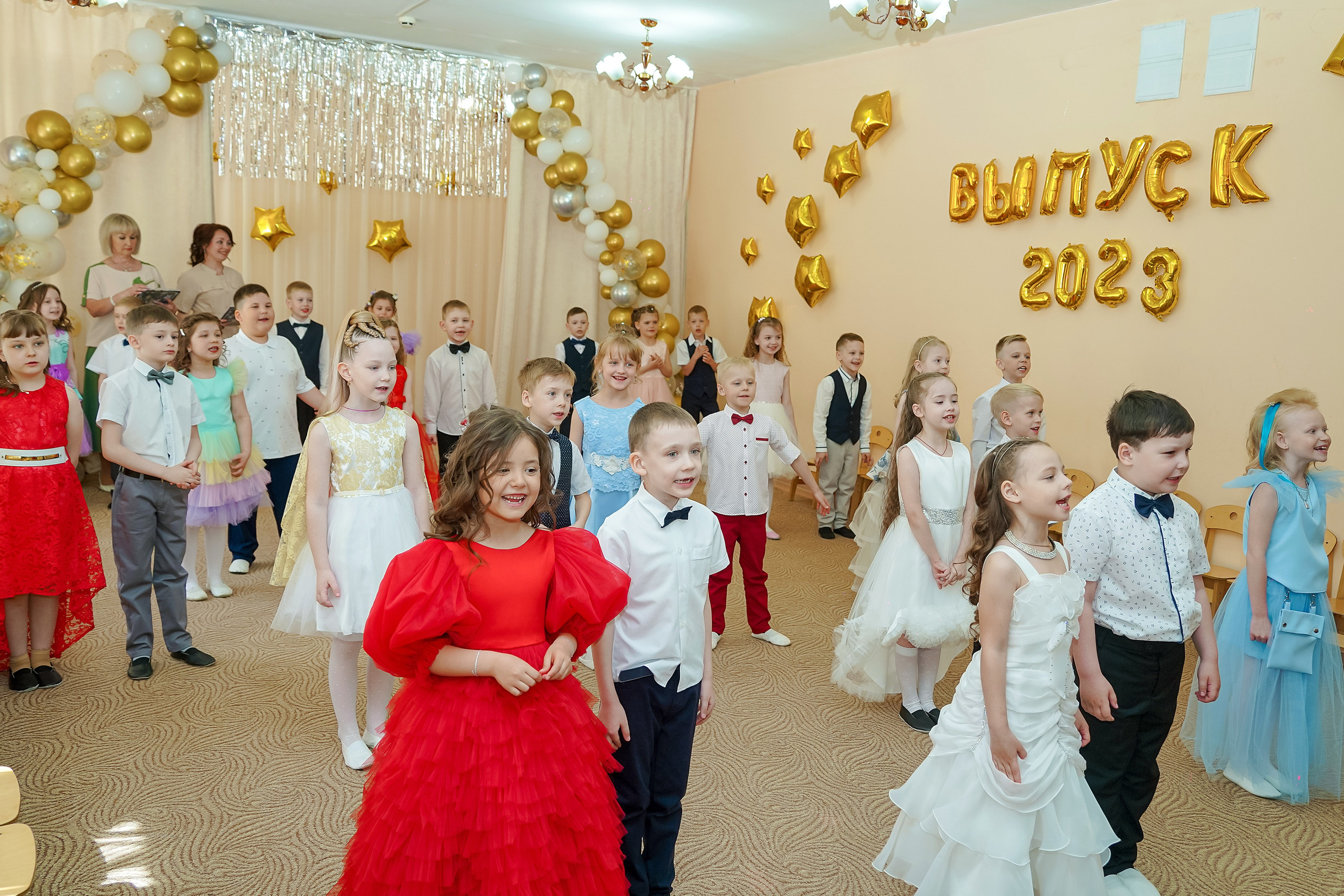 Фотосъемка видеосъёмка фотограф видеооператор новогодних утренников  в. Фотограф, видеооператор Нина Коршунова