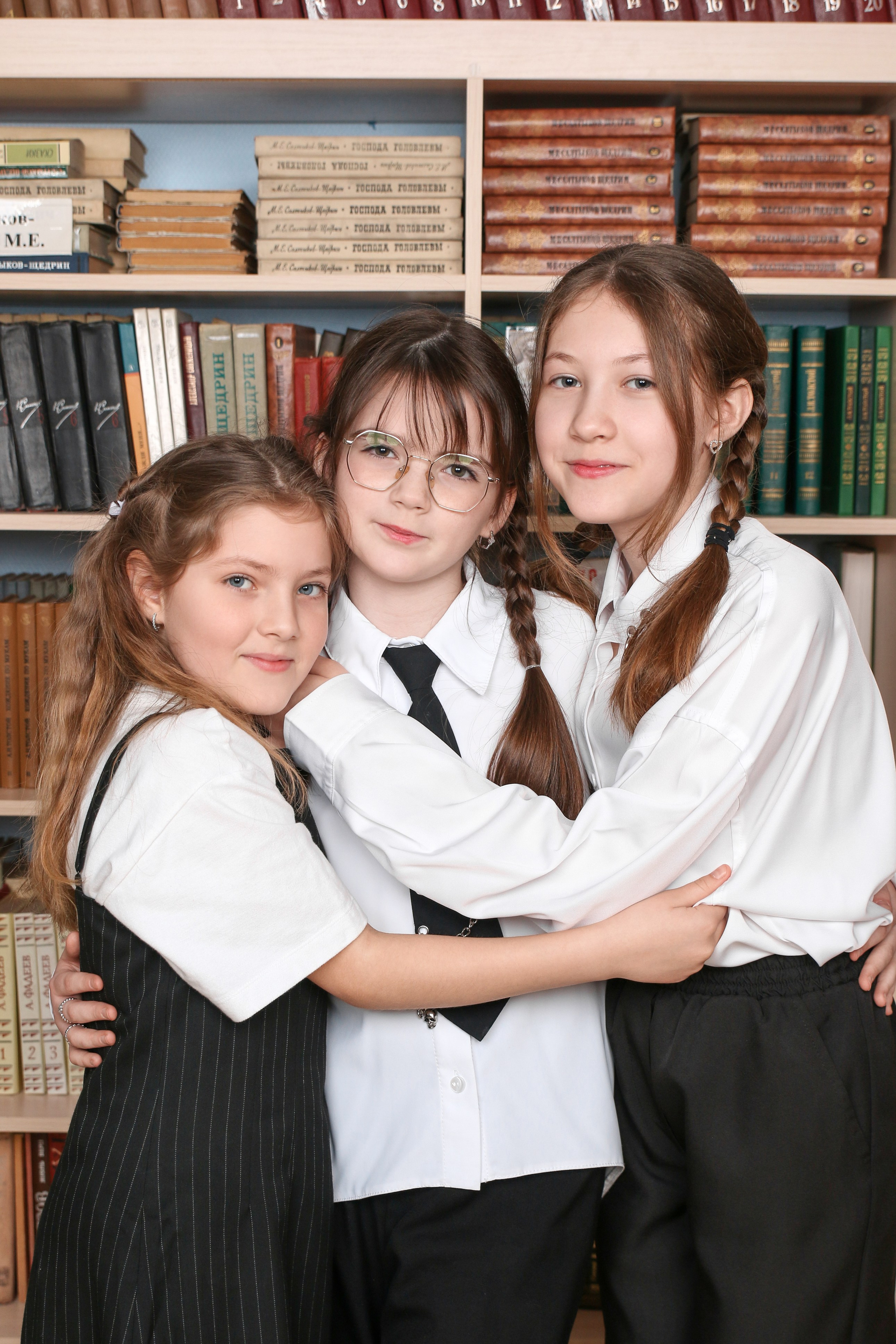 Выпускной фотоальбом "Портрет". Выпускные альбомы в Тюмени для школ, садов, вузов спортивных секций