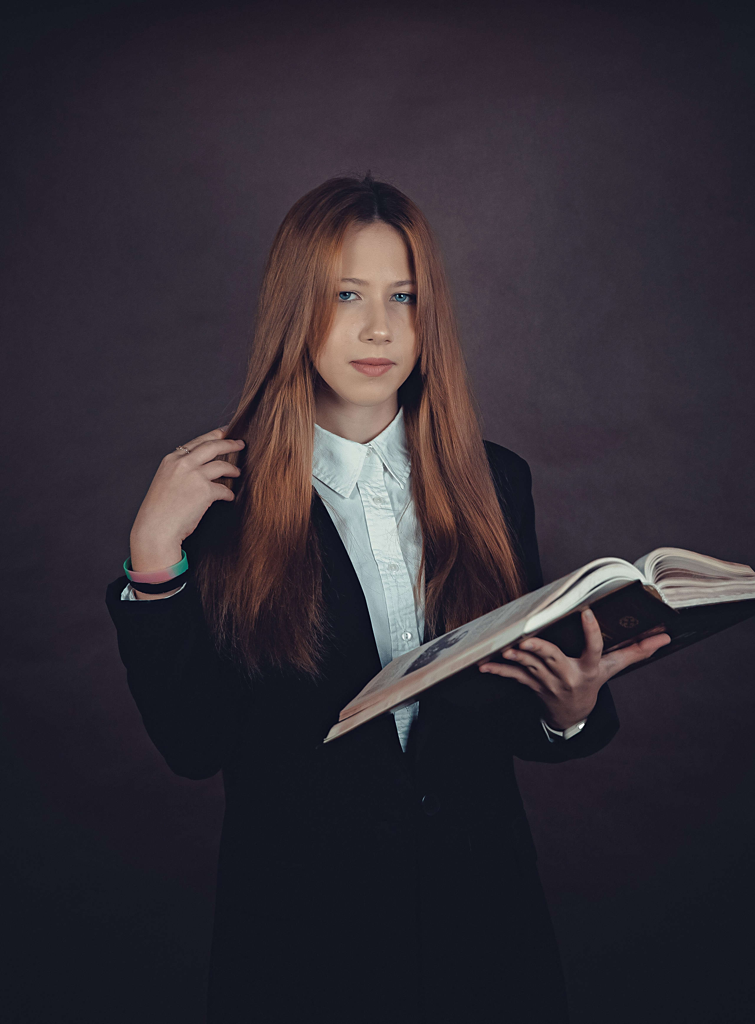 ПОРТРЕТЫ НА ЦВЕТНОМ ФОНЕ. Современные Выпускные Альбомы в Ростове-на-Дону