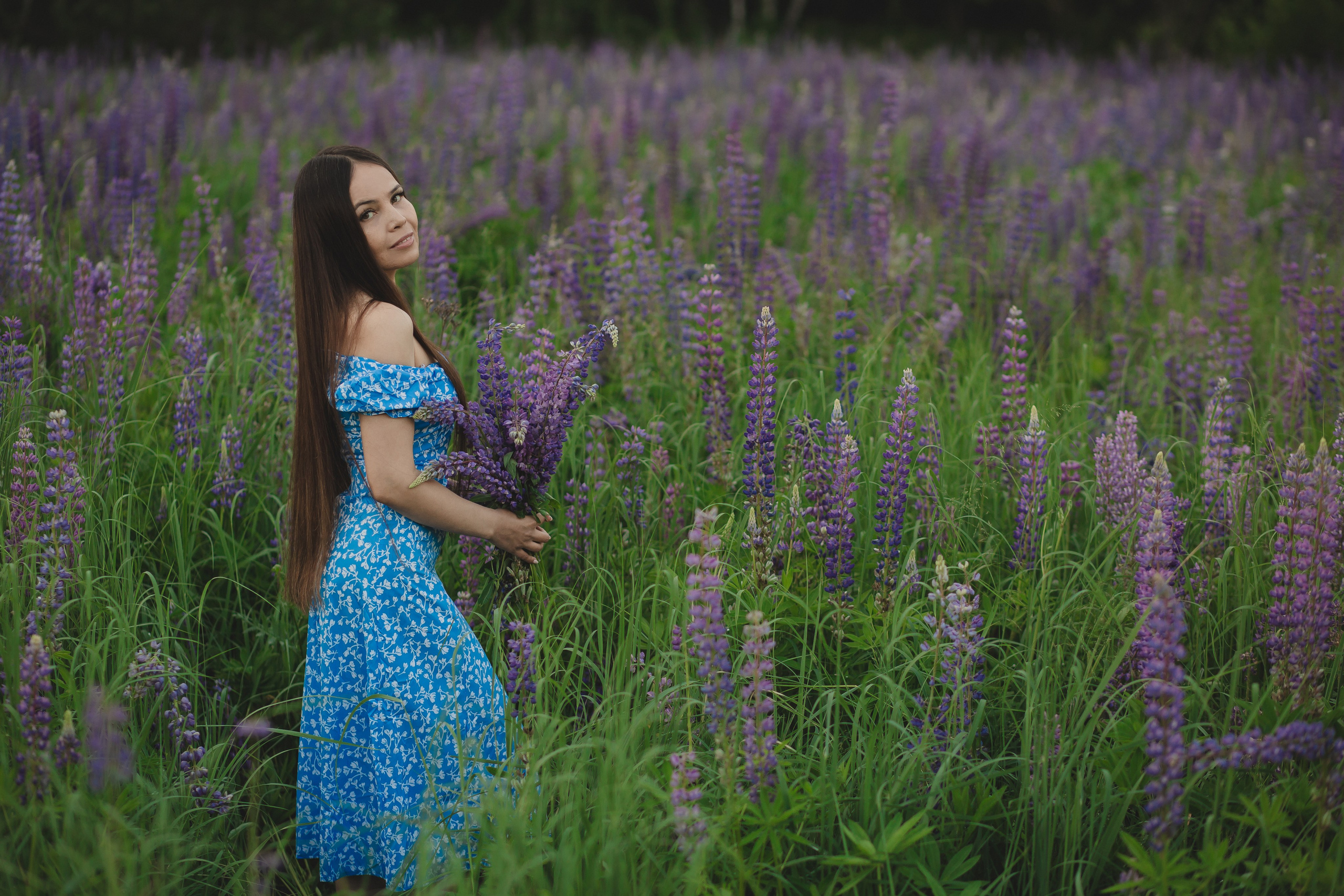 Таня в люпинах — бренд‑фотосессия в Москве, О проекте: люпиновый образ и атмосфера, Почему выбраны люпины?, Что мы создаём вместе, Образы и стилизация, Локация и настроение, Где использовать фото, Забронируйте съёмку, бренд-фотосессия в люпинах, люпины в Москве, визуальный контент для экспертов, фотосессия для личного бренда, Катерина Сысуева, rina_sphoto