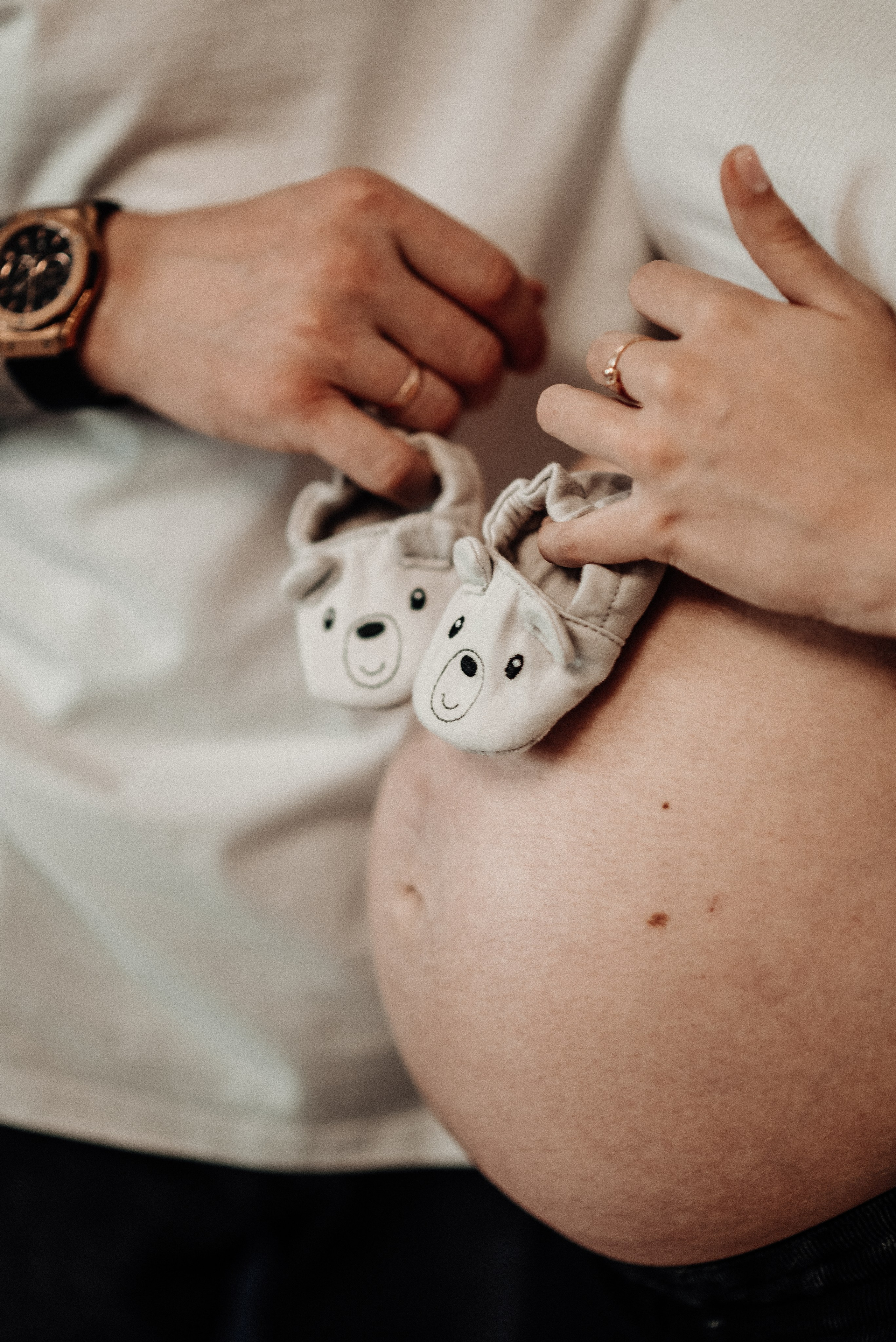 Миша и Ирина в ожидании чуда в домашней обстановке. Свадебный и портретный фотограф в Липецке Юлия Свит