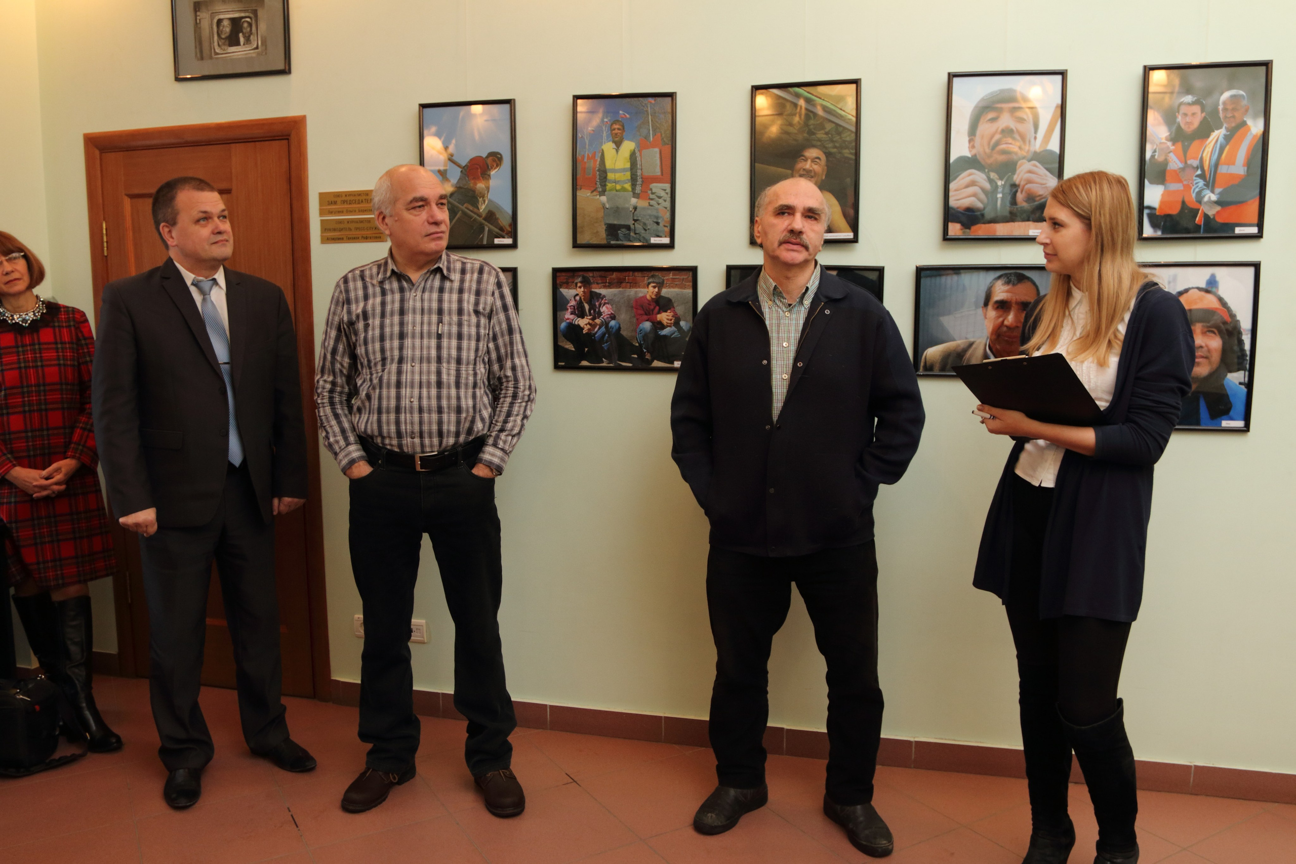 21.12.2015 Открытие выставки Юрия Стрельца «Мигранты». Фотообъединение Самарского областного отделения Союза журналистов России