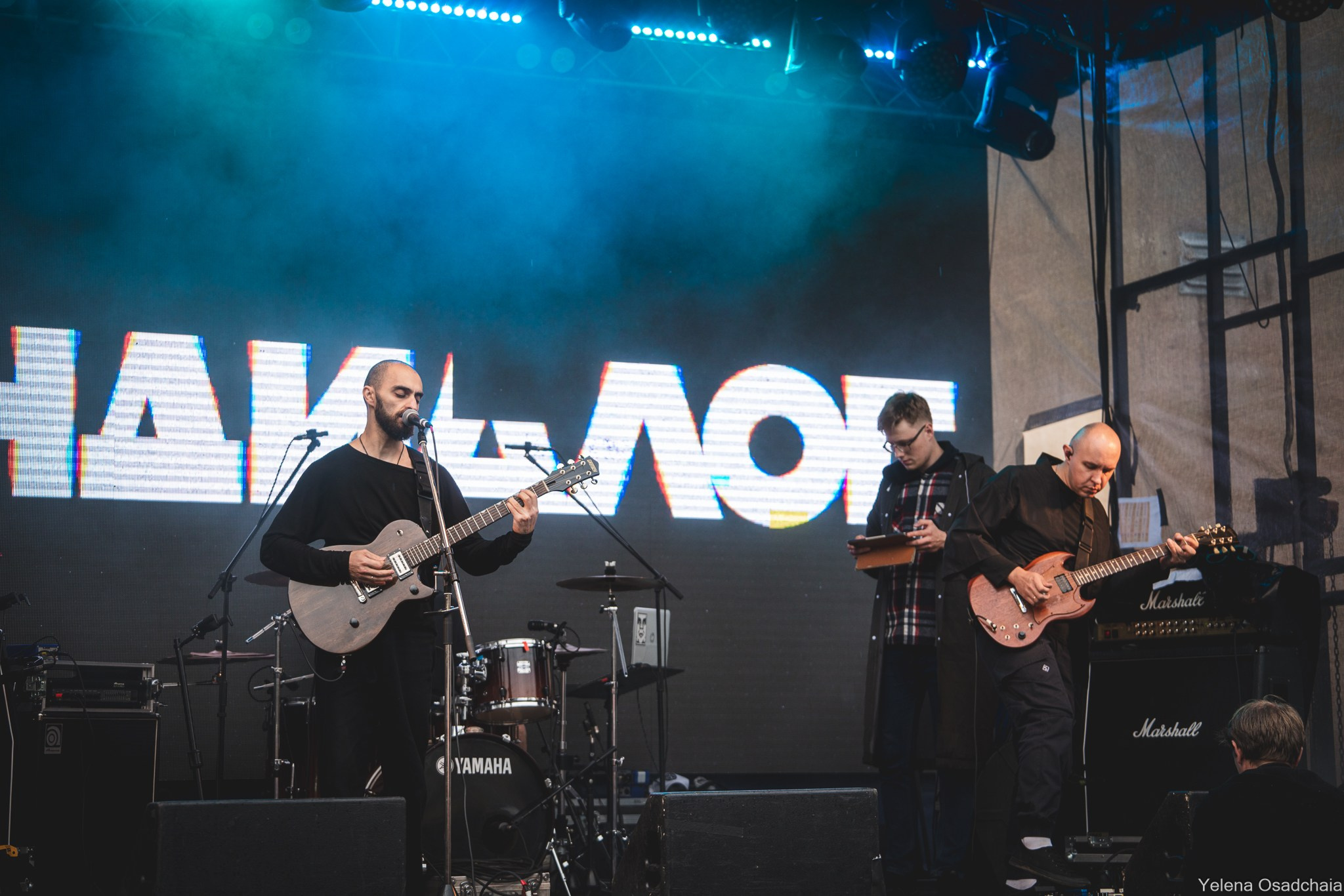 Живой 2025 — День 1. Елена Осадчая — фотографирую музыку на сцене и в жизни