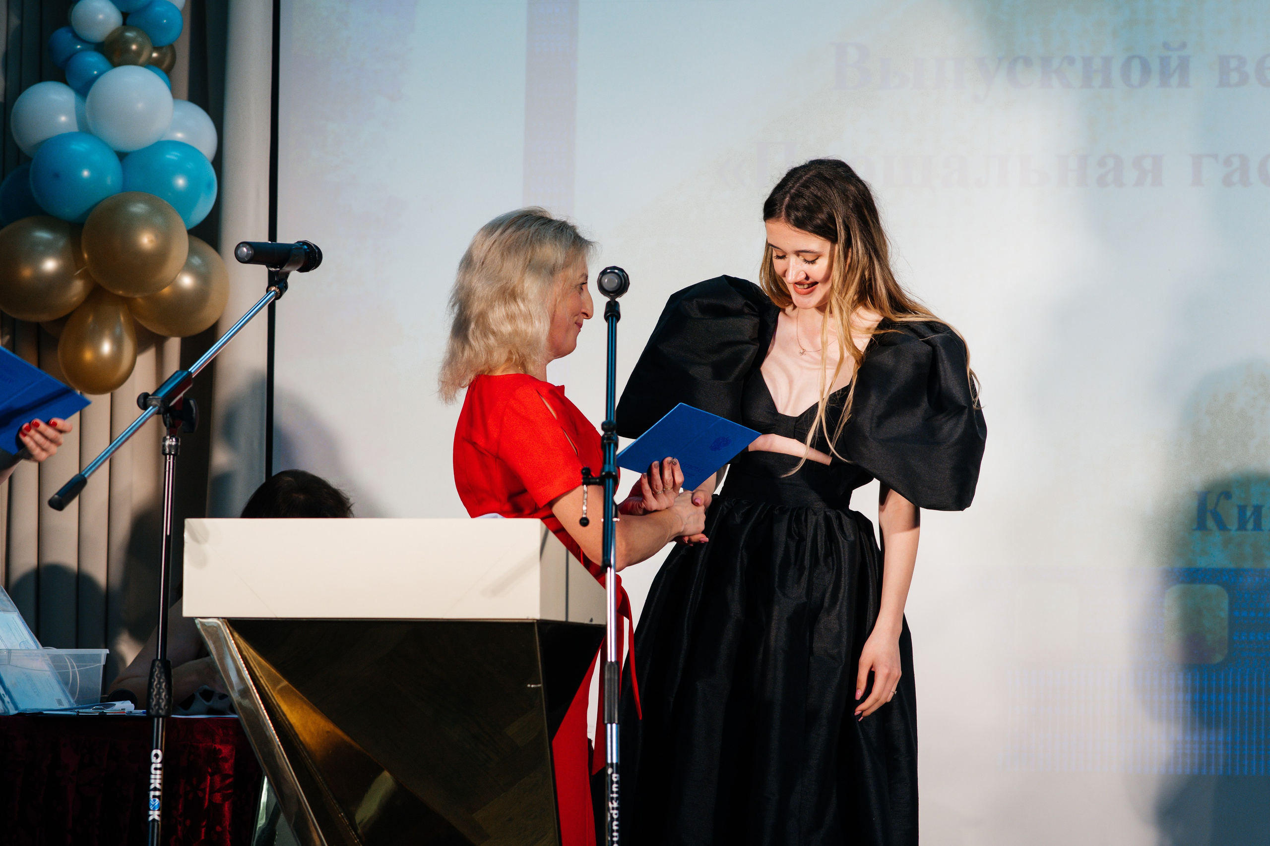 Вручение аттестатов. Выпускные альбомы в Подольске Москве и МО