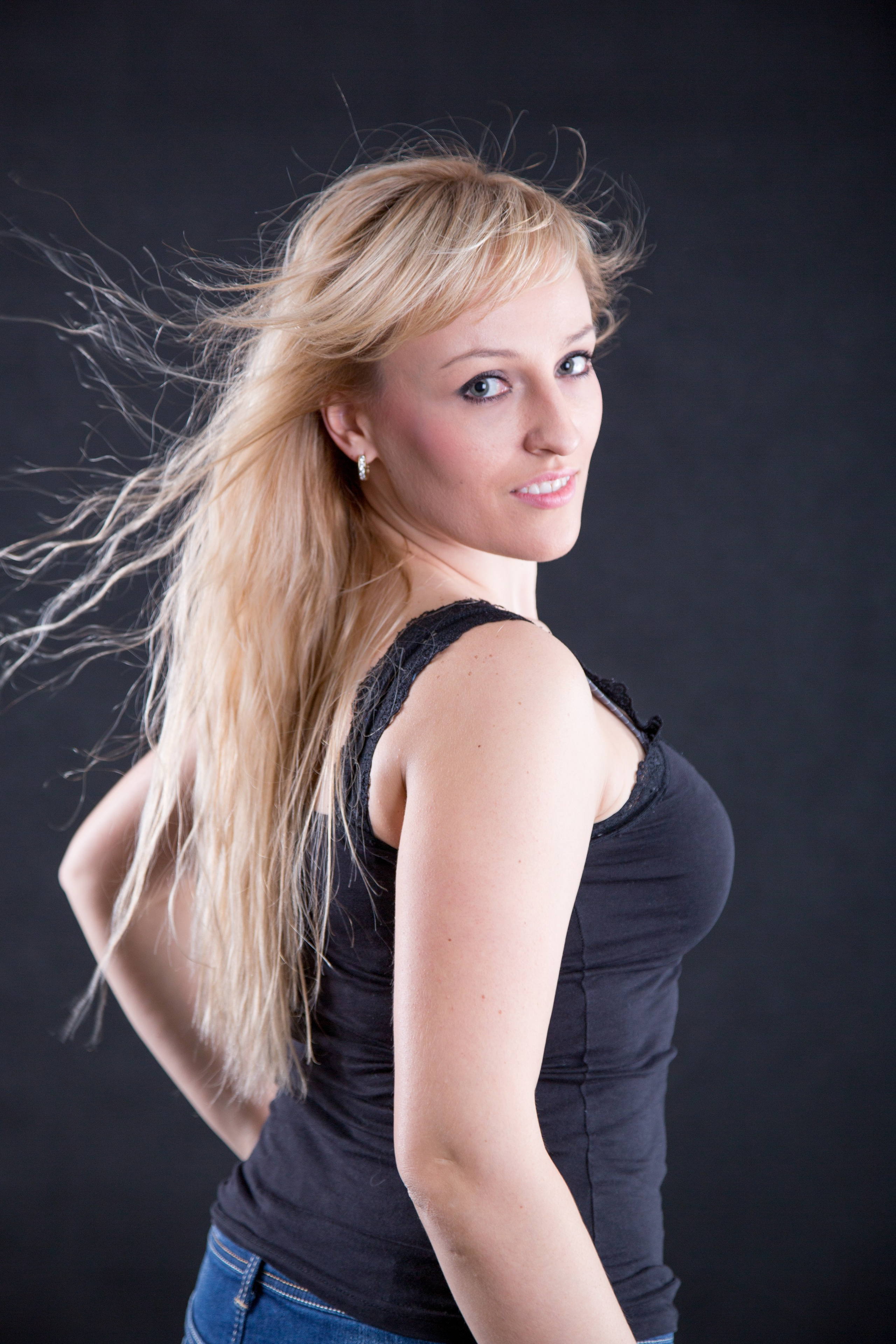 Съемка в студии красивой девушки в Воронеже. Свадебный и семейный фотограф в Воронеже Андрей Валин