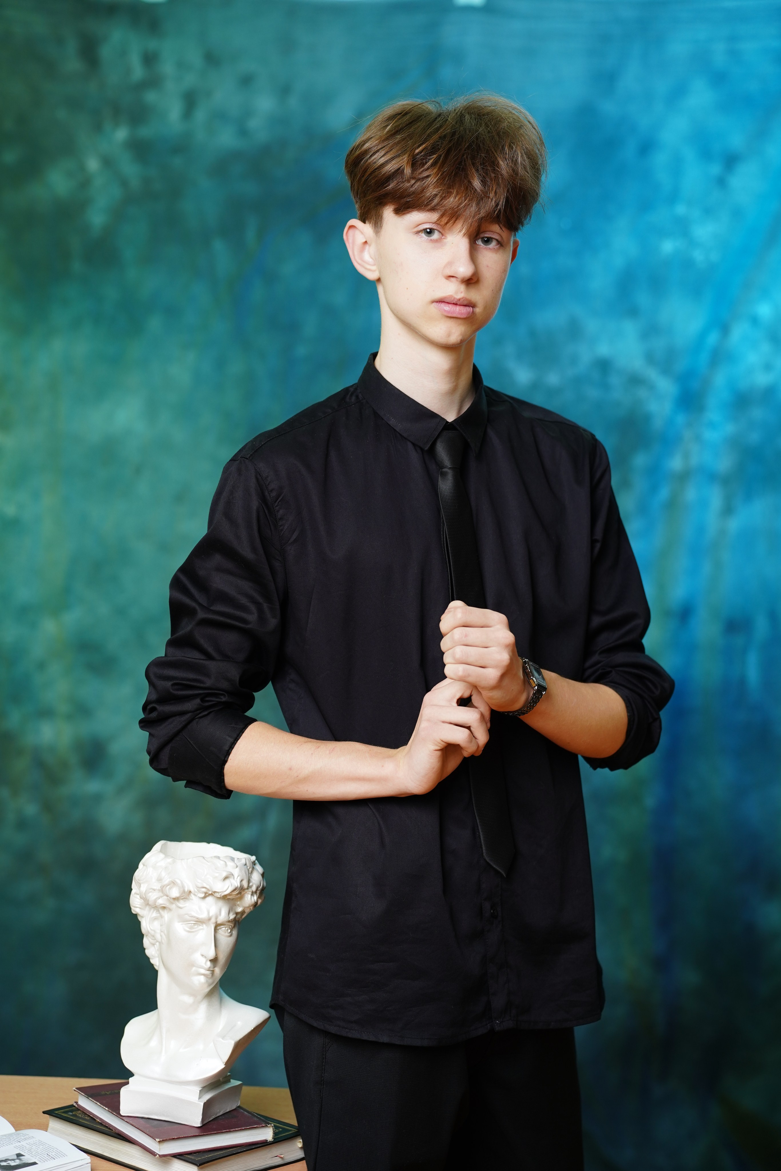 съемка в школьном коридоре. Привозили студийный свет и фон