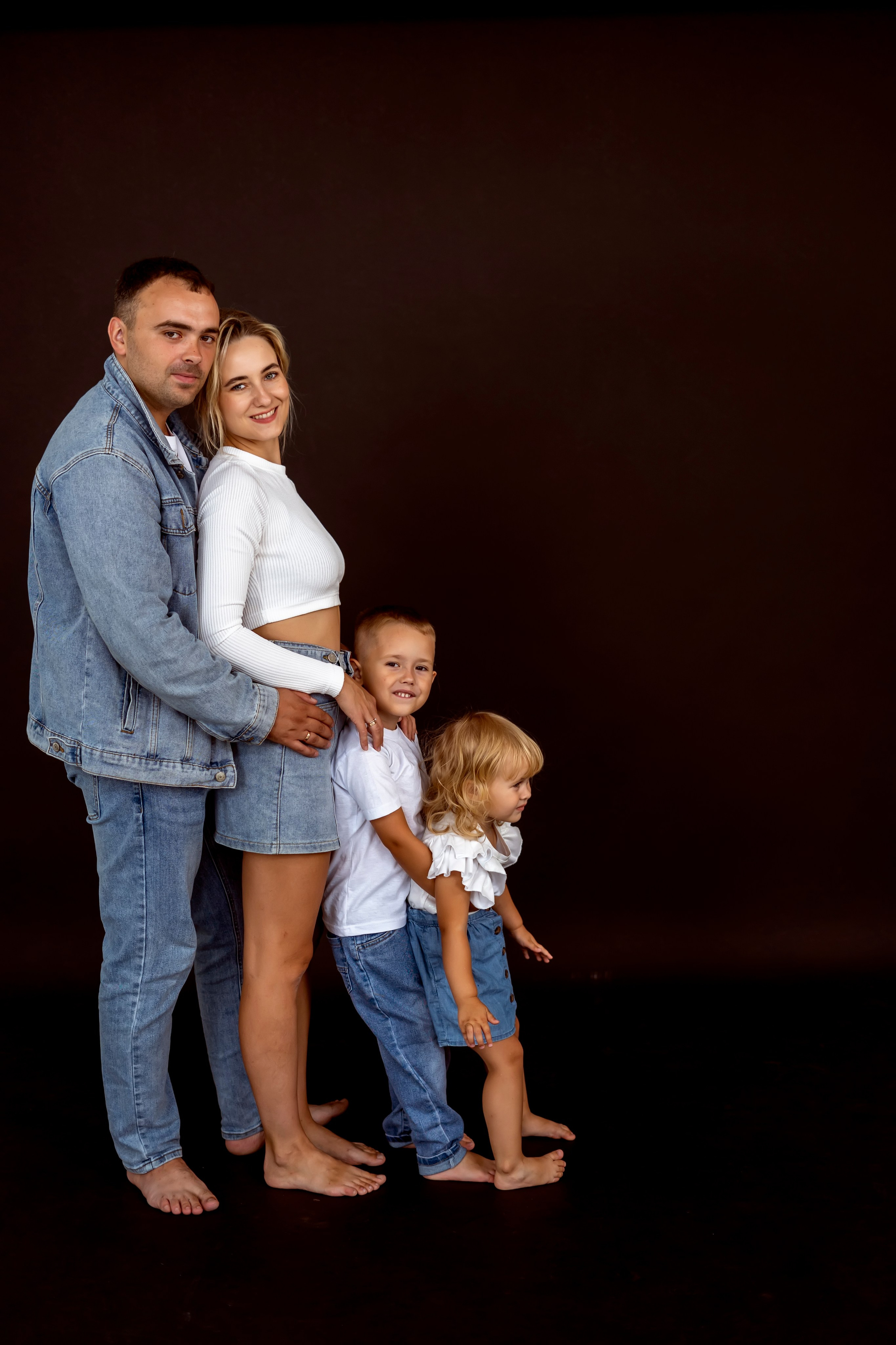 Семейная съёмка на циклораме. Семейный и детский фотограф в Хабаровске Анна Гриневич