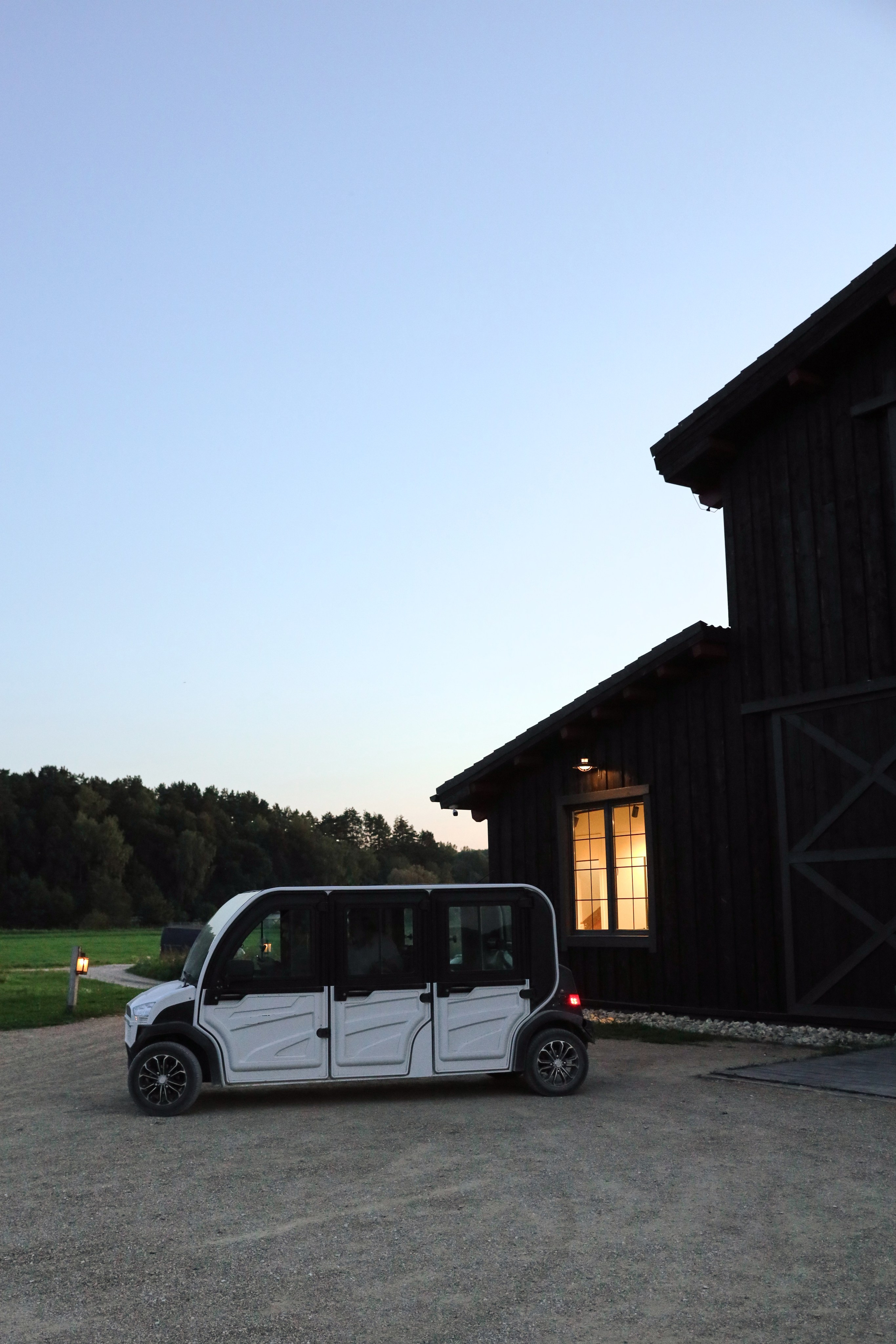 I & E. Anastasia Jes