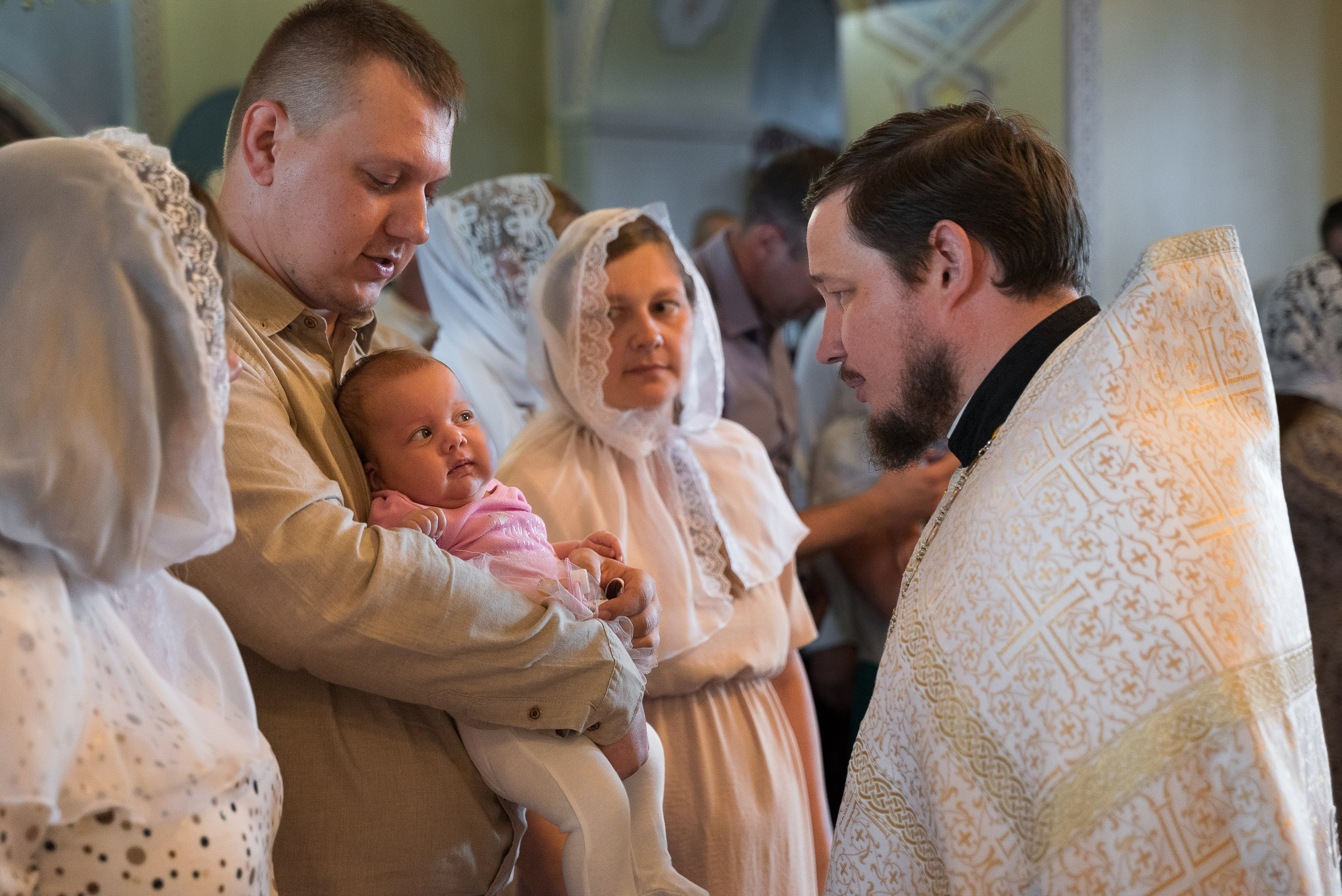 Крещение в Церкви Преображения Господня в Спас-Темне. Фотограф Ксения Огородова портфолио